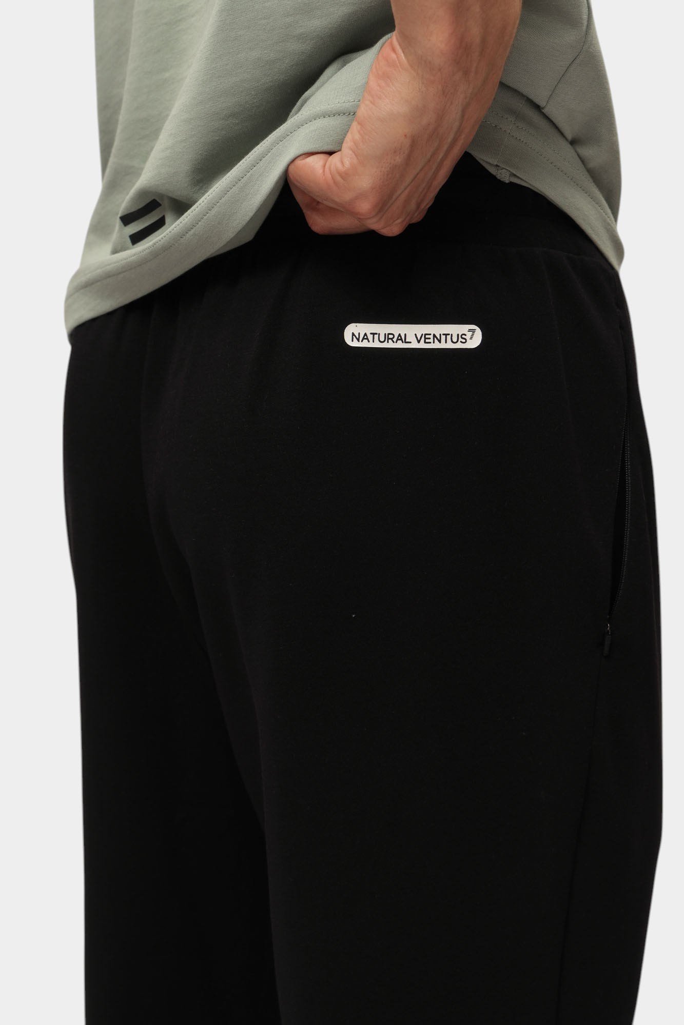 7M000131_AF12501 Костюм спортивный EA7 Черный