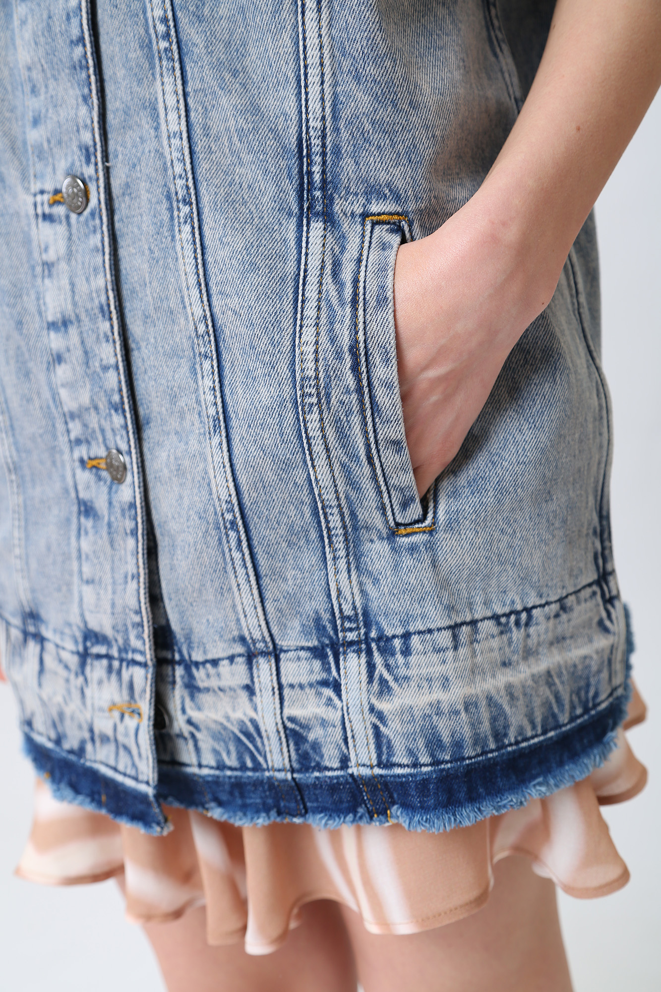 3RYQ60_Y2NRZ жилет джинсовый armani exchange 