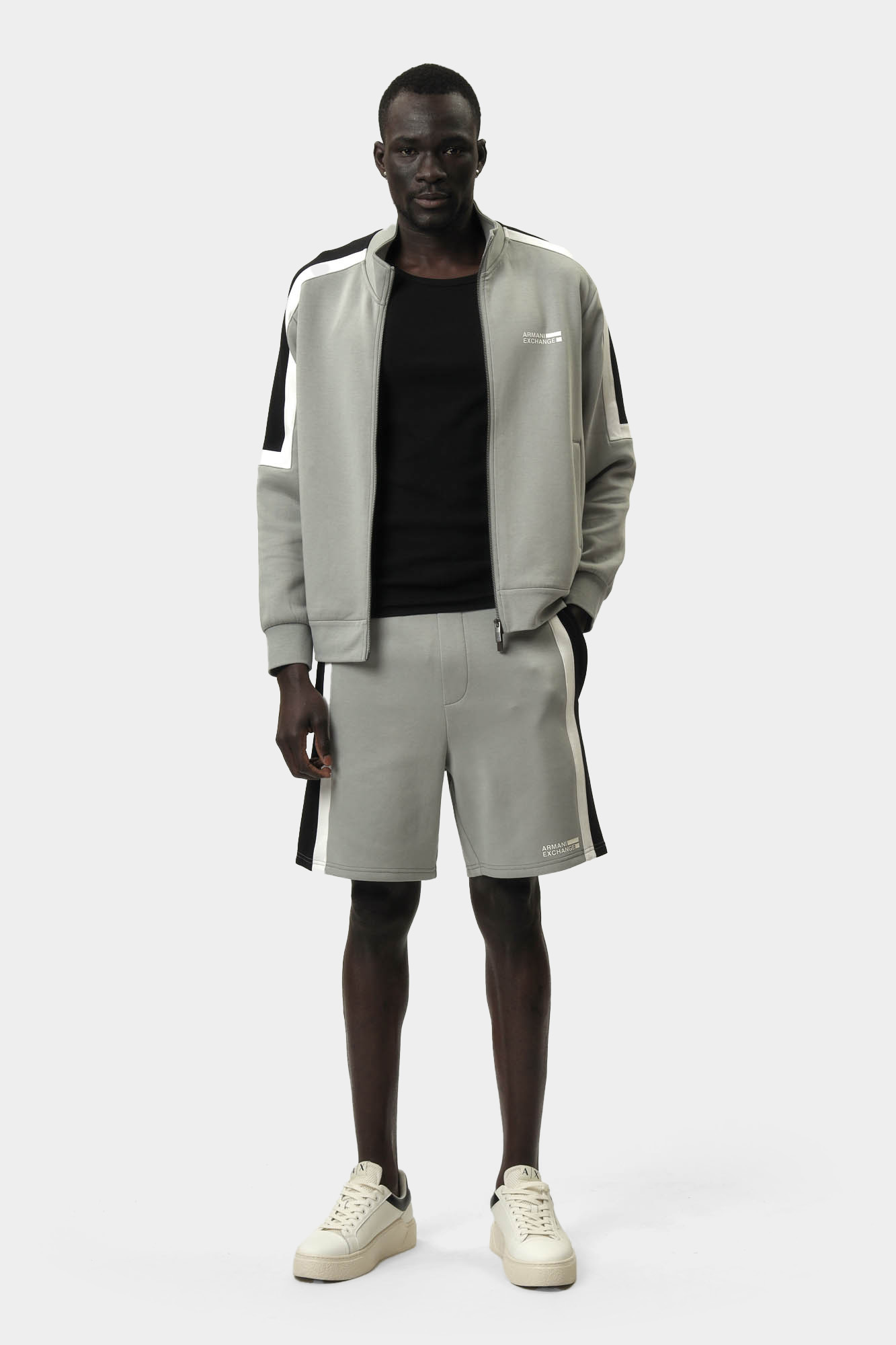 XM000520_AF13047 Толстовка Armani Exchange 