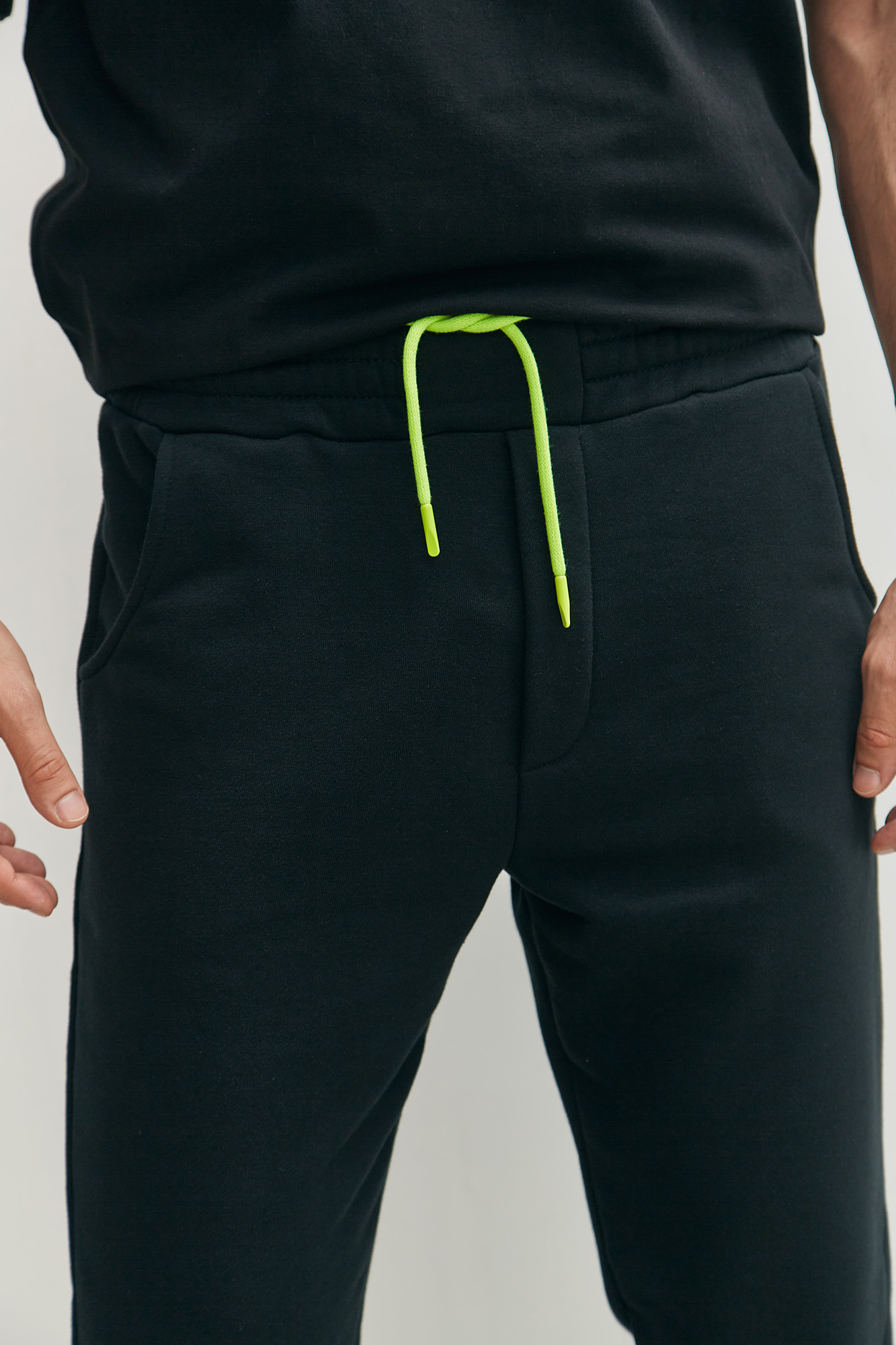 M-231-P-20-0003 Брюки спортивные The Hills Черный