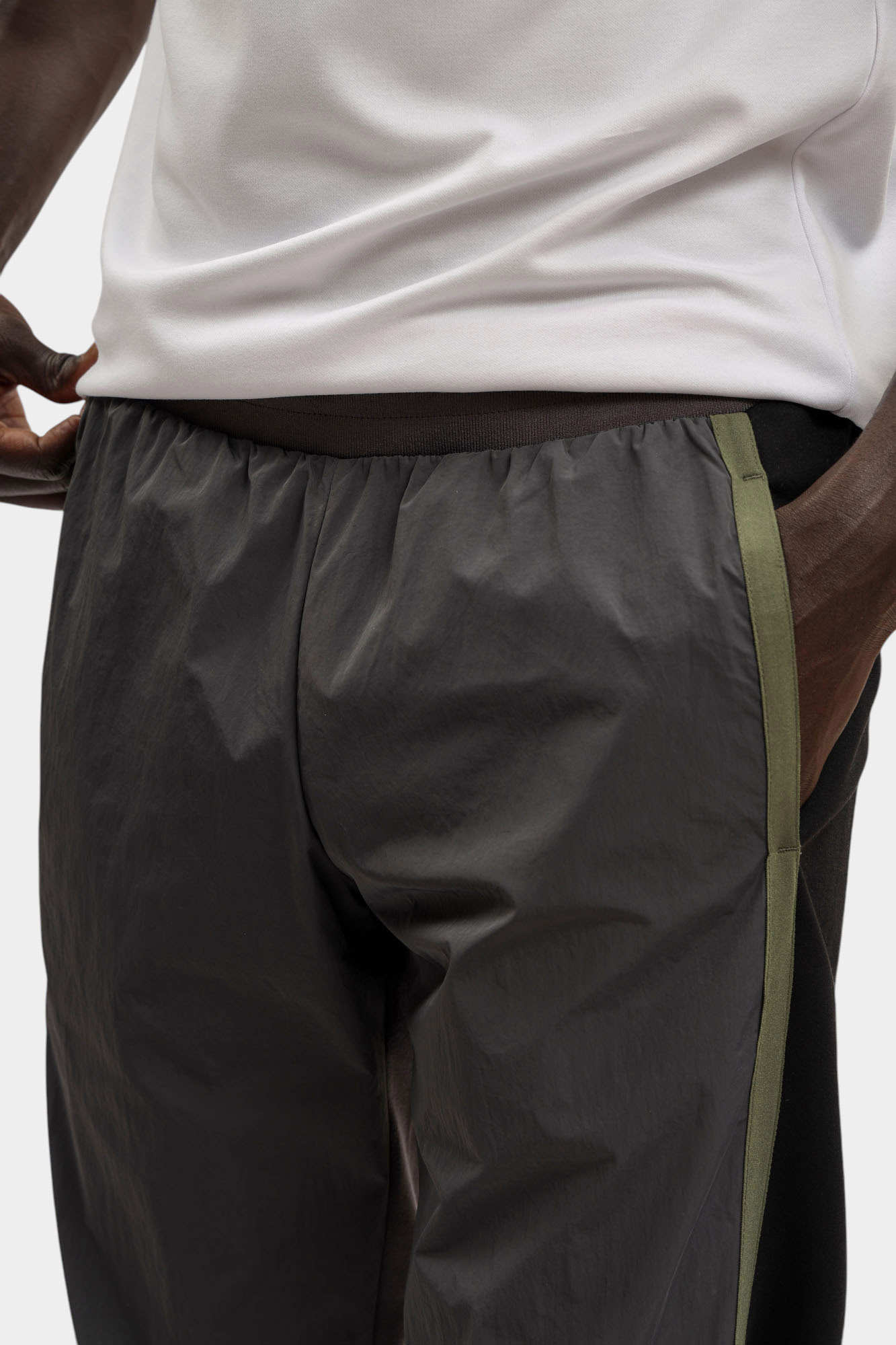 7M000939_AF17003 Брюки спортивные EA7 Серый