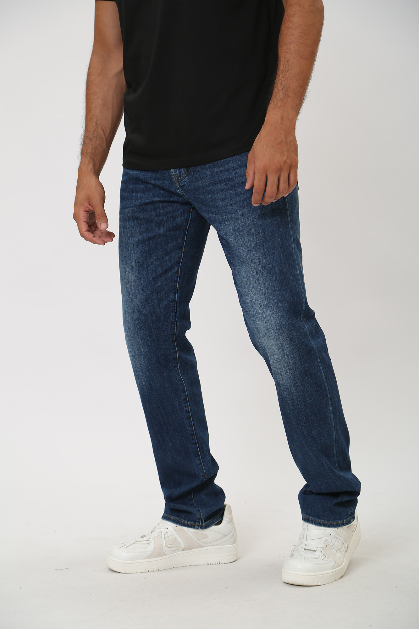 3RZJ16_Z1UGZ Брюки джинсовые   Armani Exchange Синий