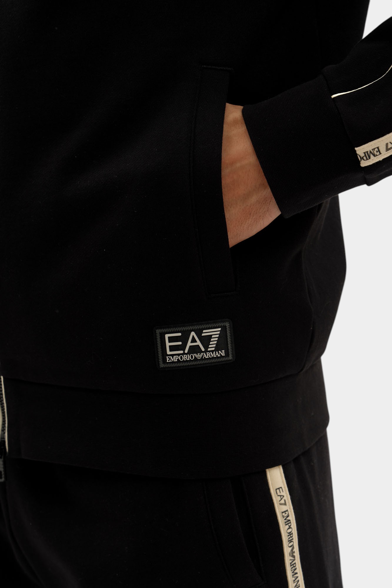 7M000973_AF10377 Толстовка EA7 Черный