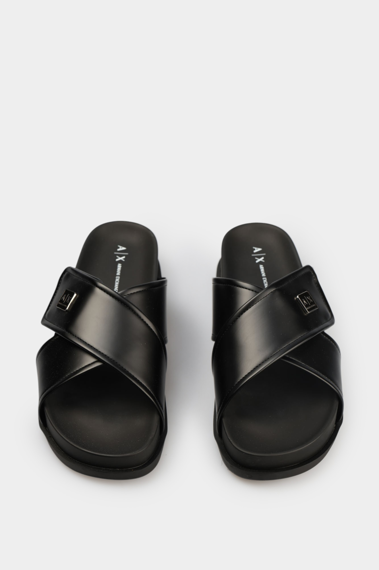 XDP063_XV927_2 Шлепанцы Armani Exchange Черный