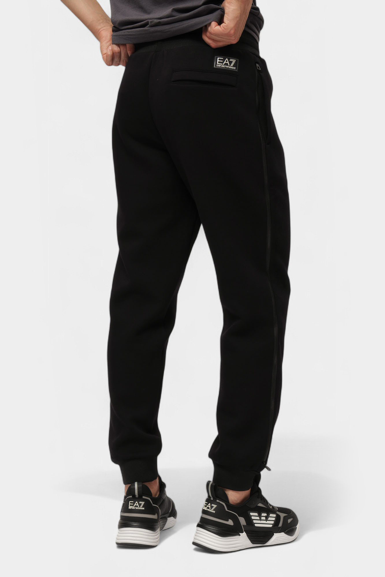 7M000144_AF13538 Брюки спортивные EA7 Черный