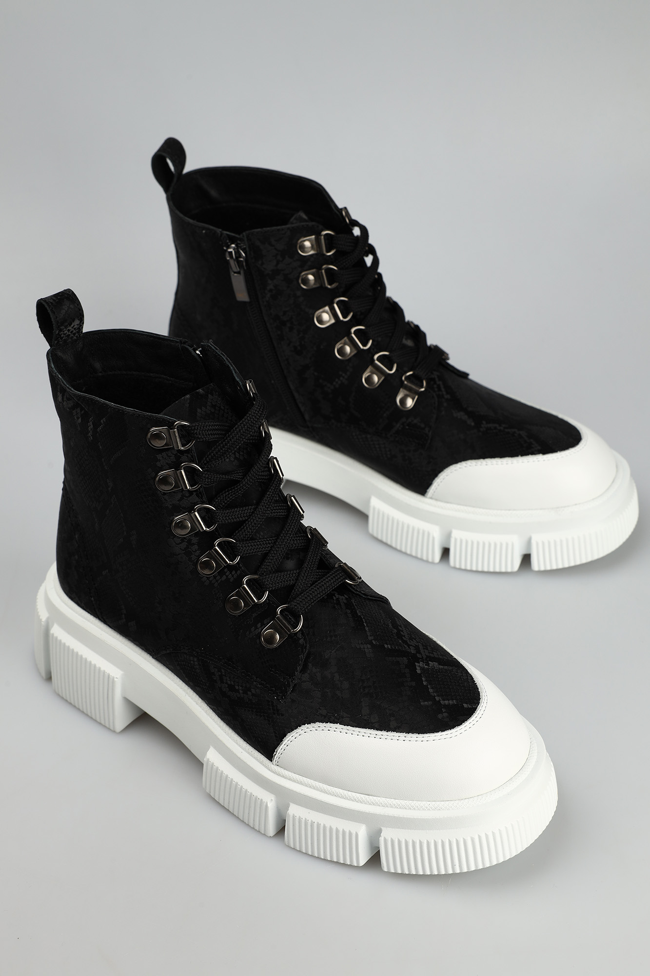 2731818 Ботинки Marc Cony Черный