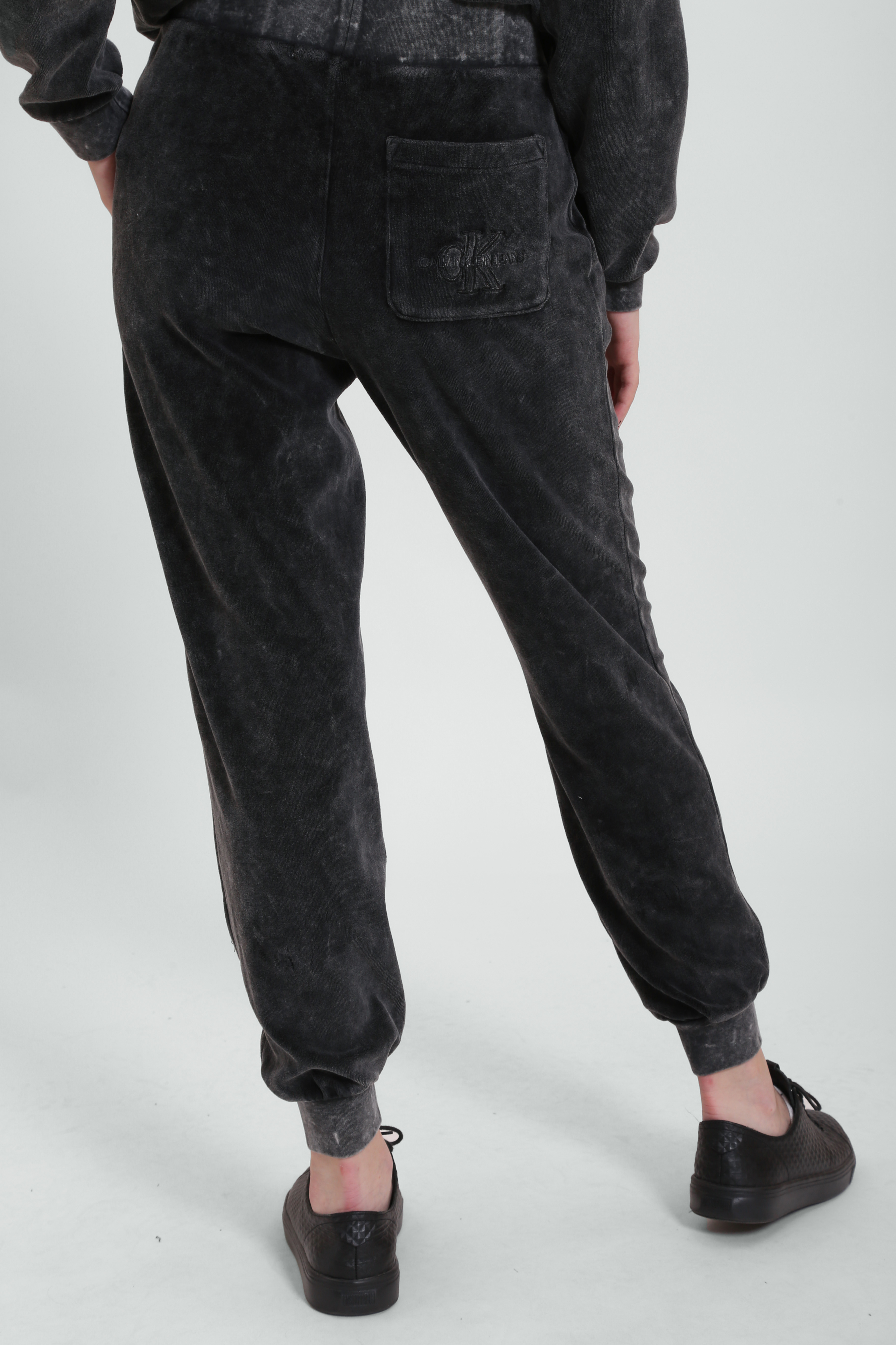 J20J216432 брюки спортивные calvin klein jeans 