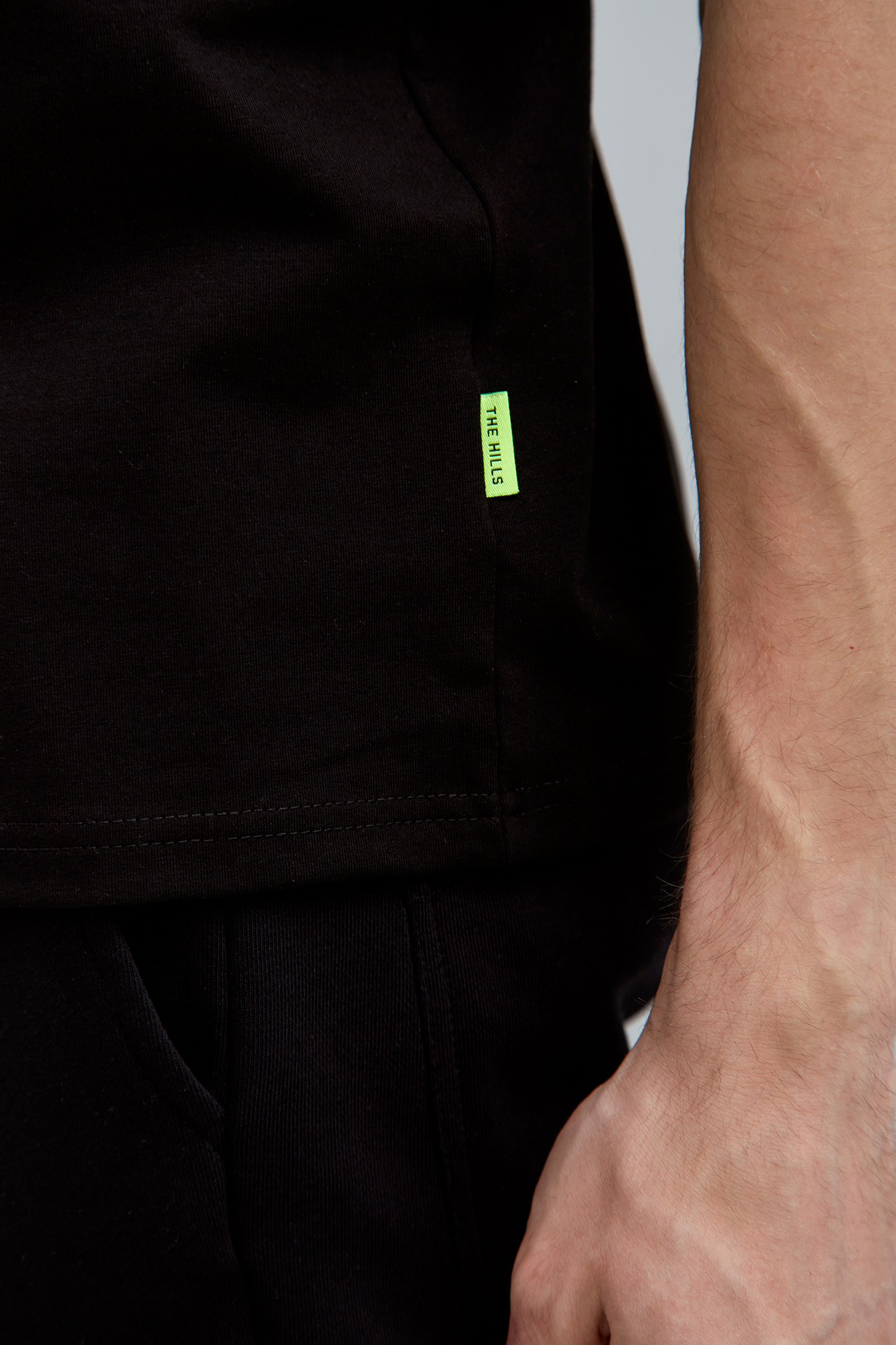 M-231-P-22-0002 Футболка The Hills Черный