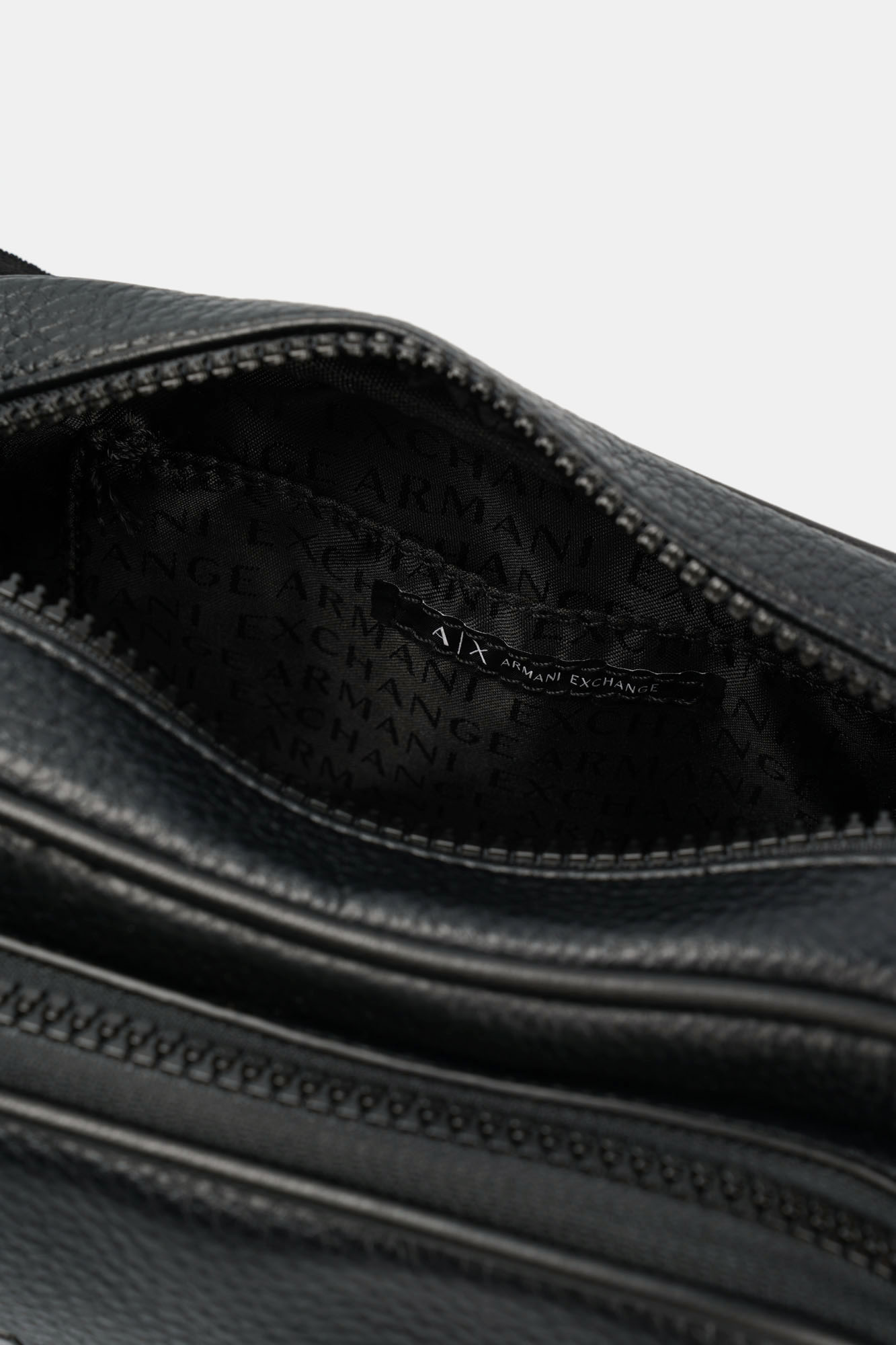 XM000231_AF11931 Сумка Armani Exchange Черный