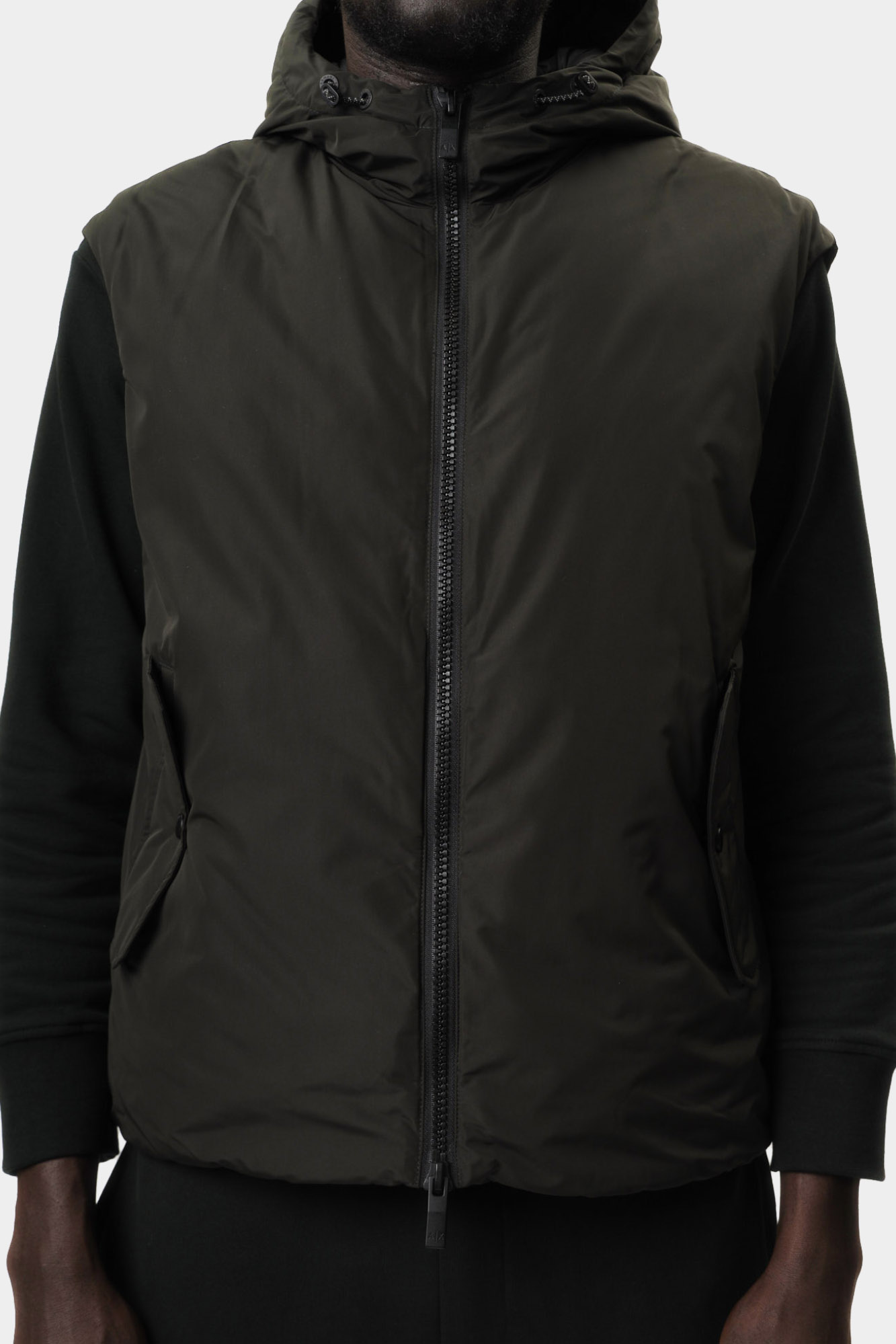 XM000585_AF13140 Жилет пуховый Armani Exchange Хаки