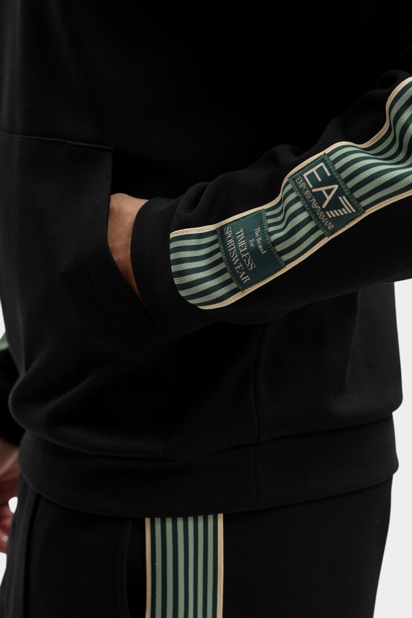 7M001508_AF12660 Толстовка EA7 Черный