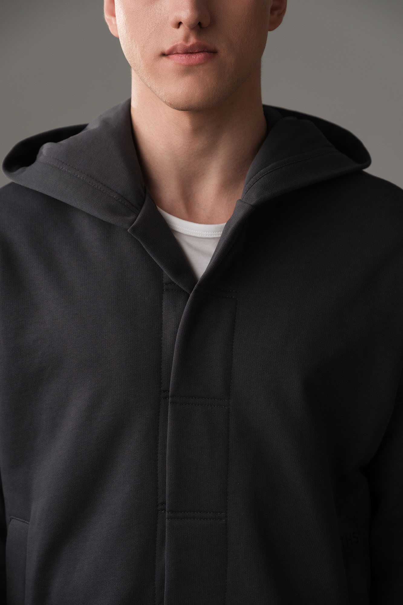 M-251-P-20-0068 Тректоп The Hills Серый