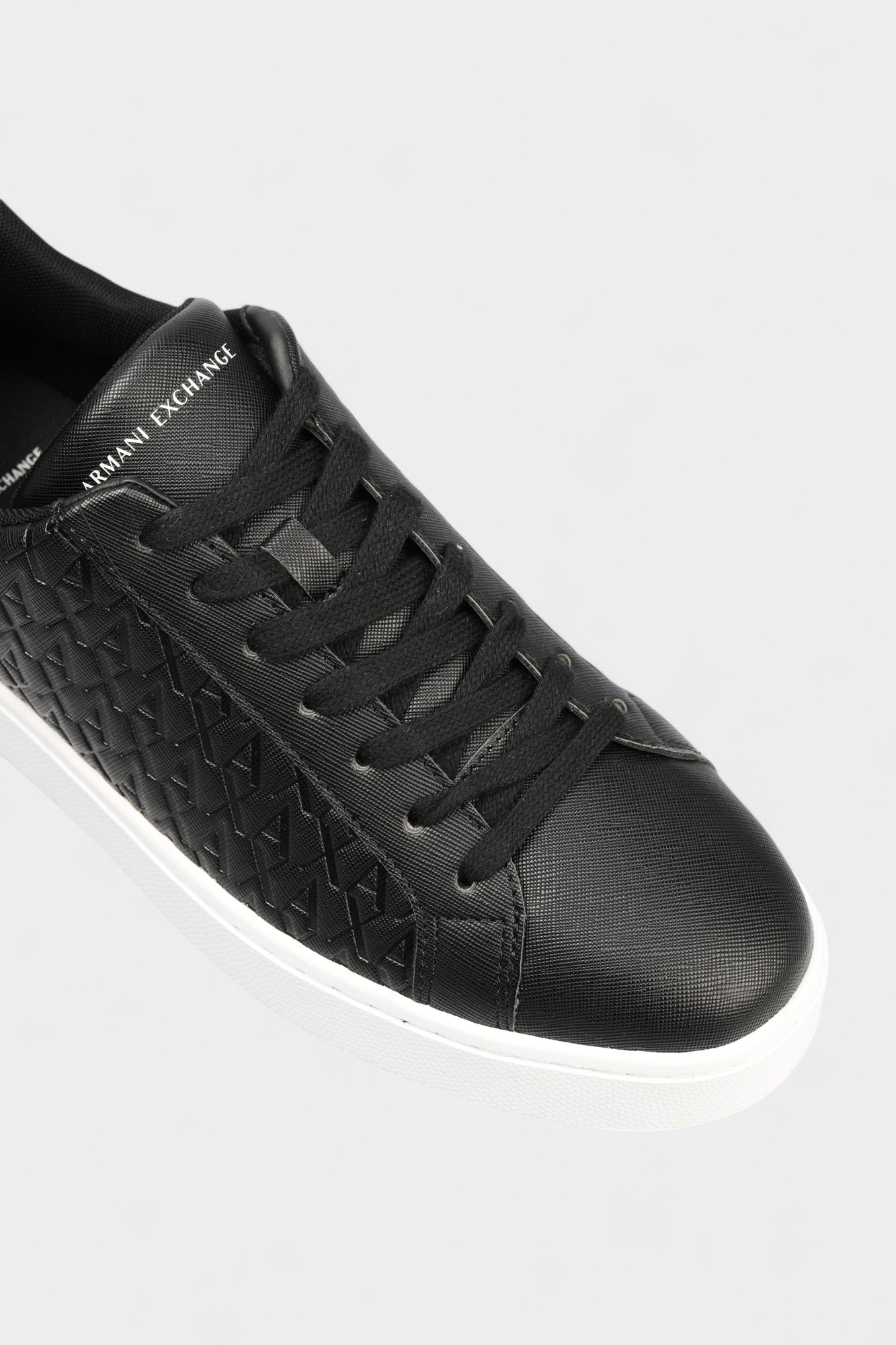 XM000140_AF11916 Кроссовки Armani Exchange Черный