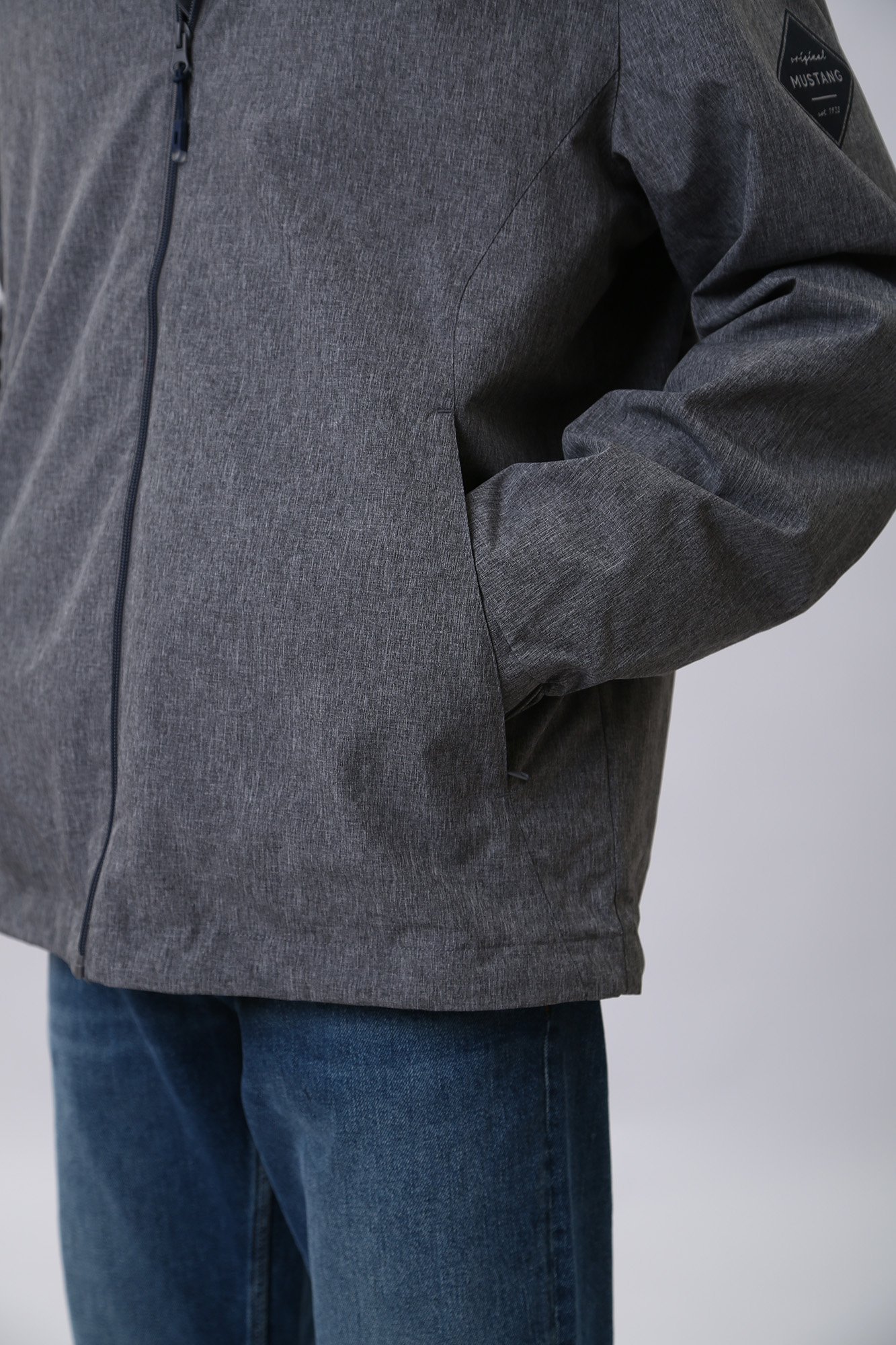 1012691 Ветровка Mustang Серый