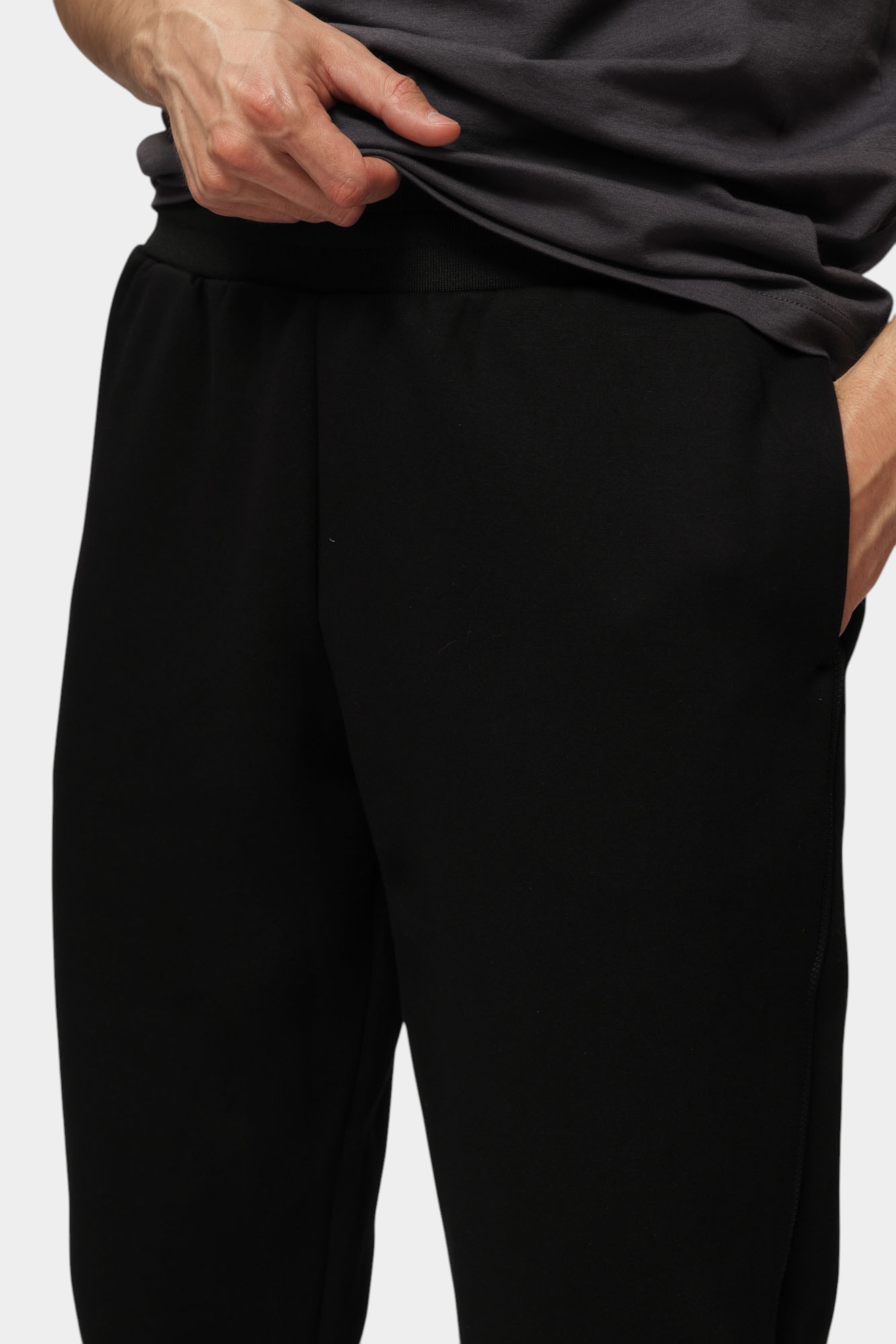 7M000144_AF13538 Брюки спортивные EA7 Черный