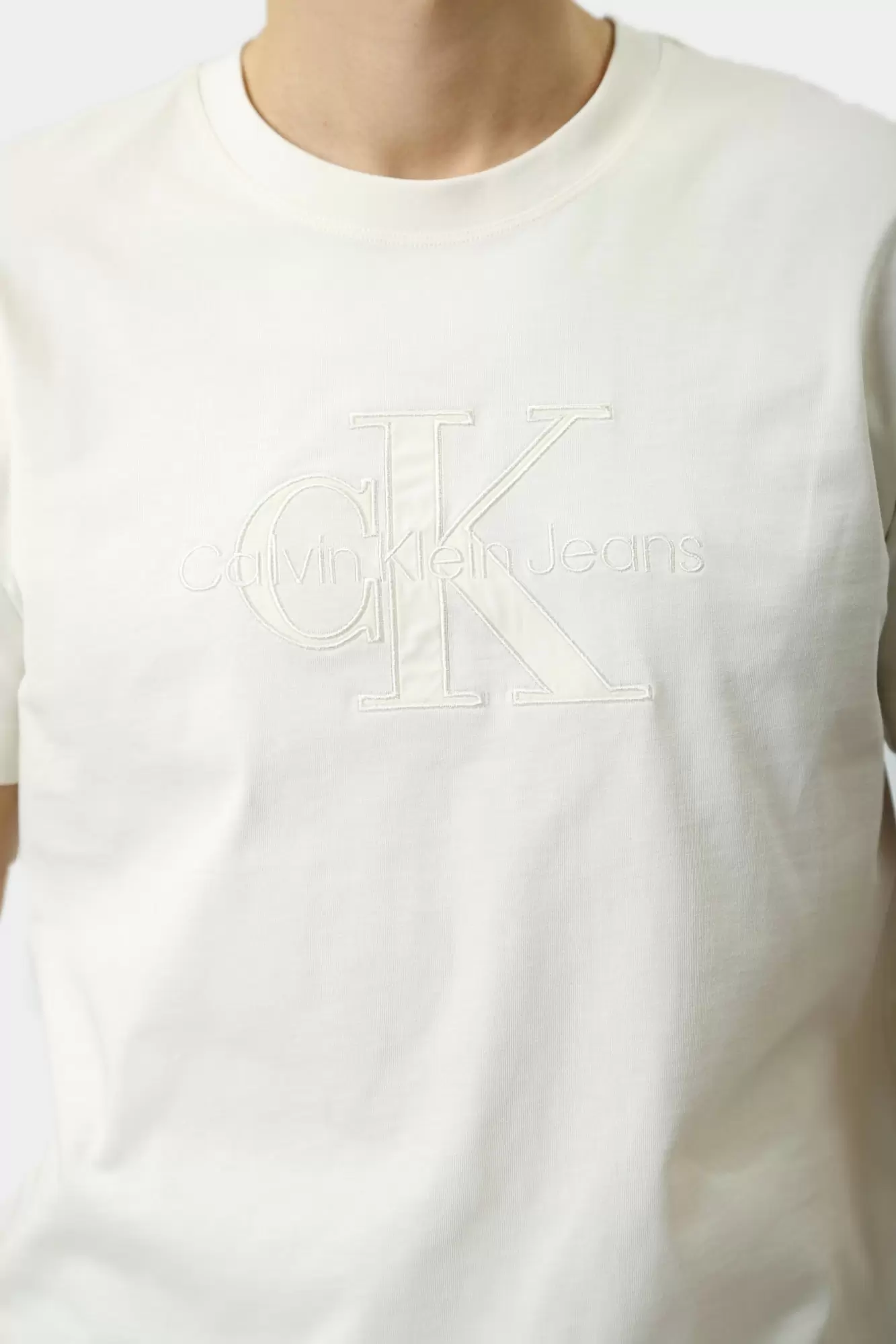 J30J325916 Футболка Calvin Klein Jeans Молочный