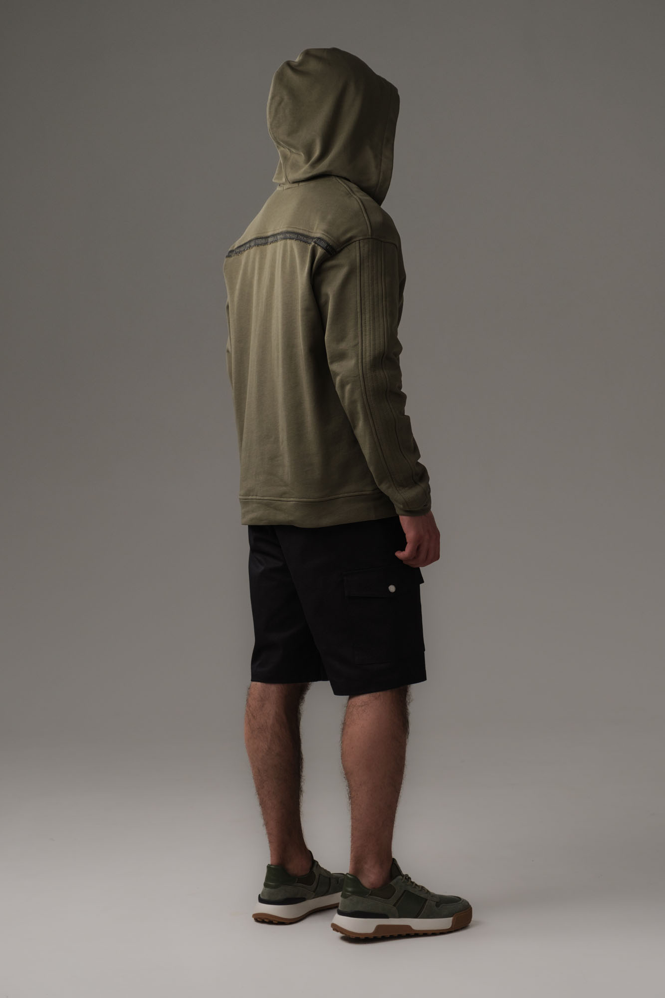 M-251-P-20-0010 Тректоп The Hills Хаки