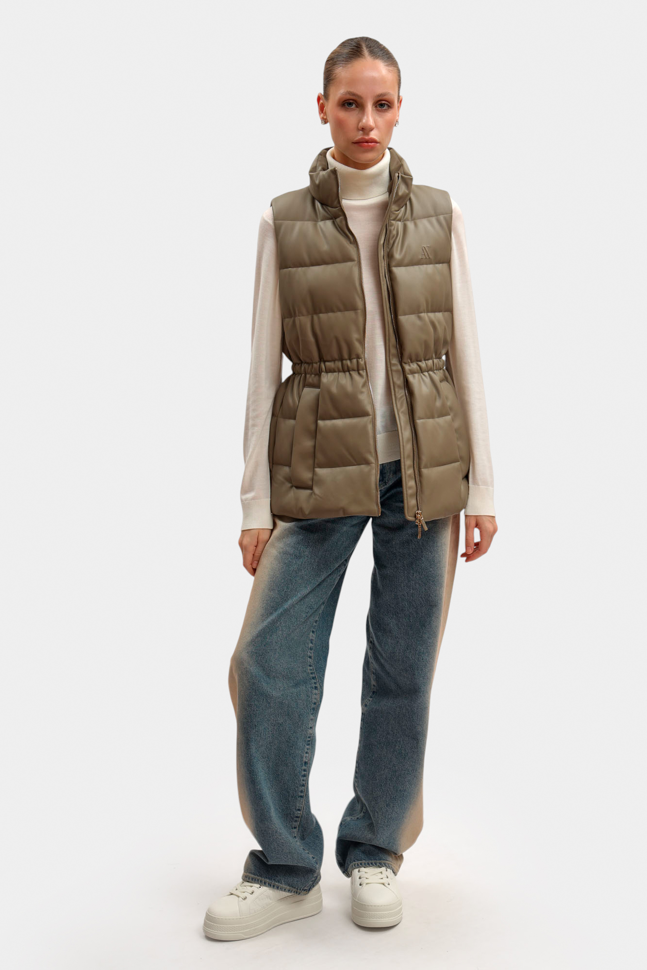 XW000689_AF16106 жилет пуховый armani exchange 