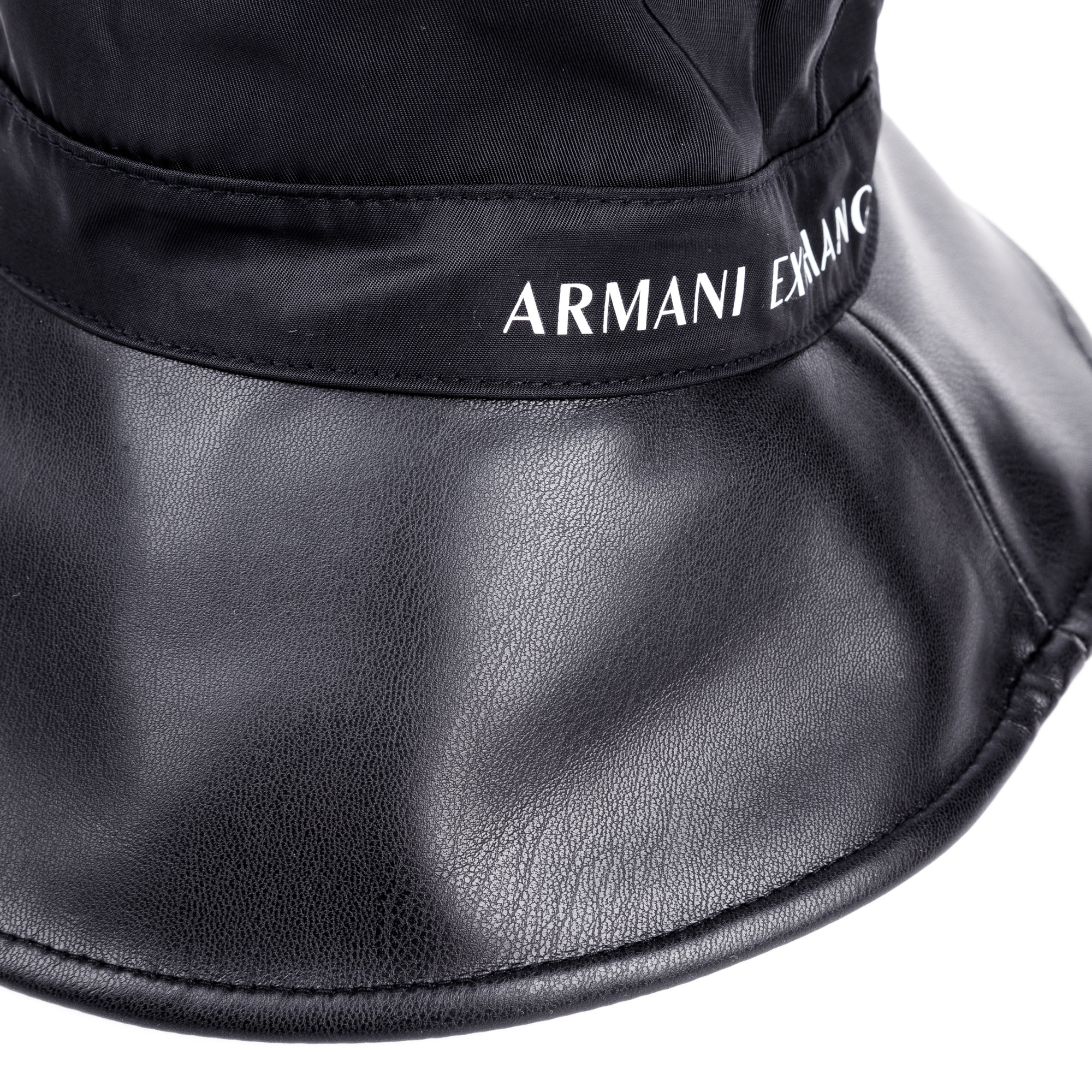 944160_1A104 Шапки Armani Exchange Черный