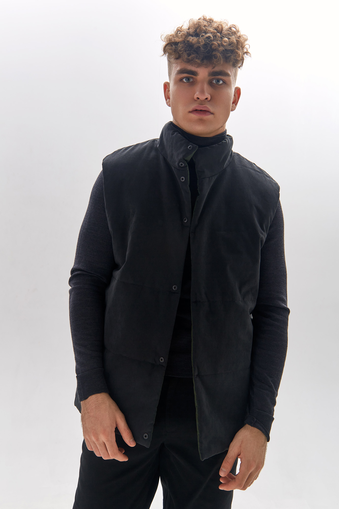 M-231-P-107-0011 Жилет The Hills Зеленый