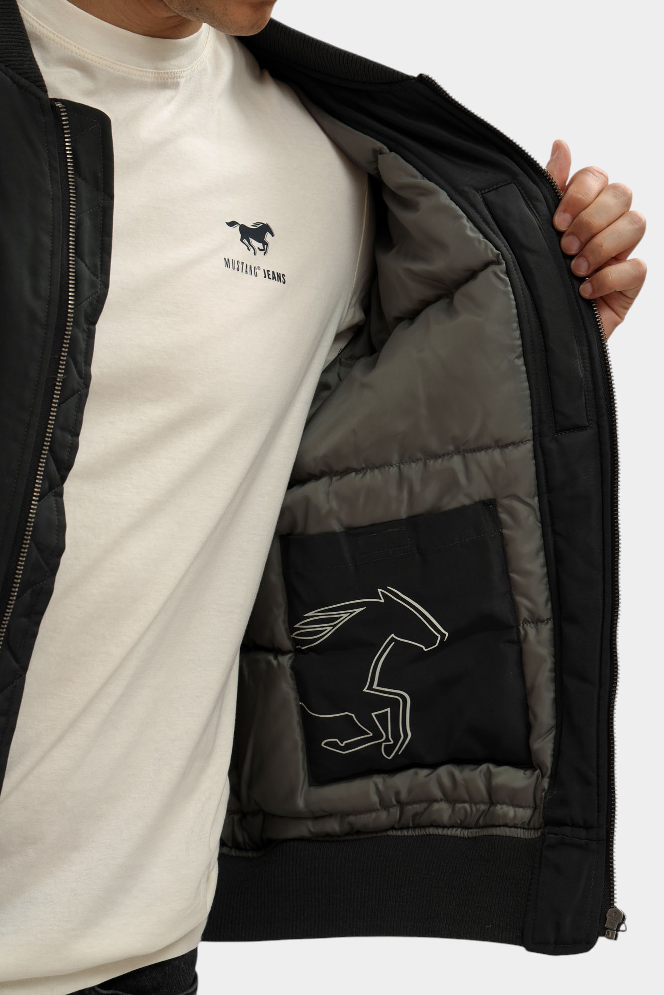 1016892 Бомбер Mustang Черный