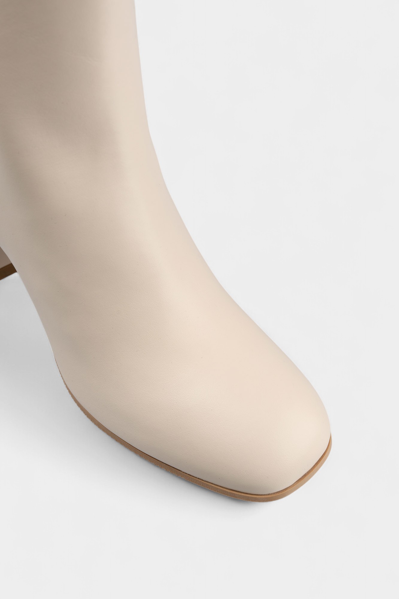 16-127B02 Ботильоны Marc Cony Белый