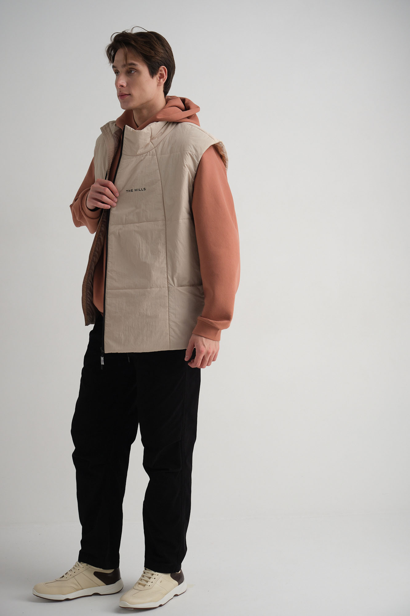 M-242-P-56-0042 Жилет The Hills Молочный