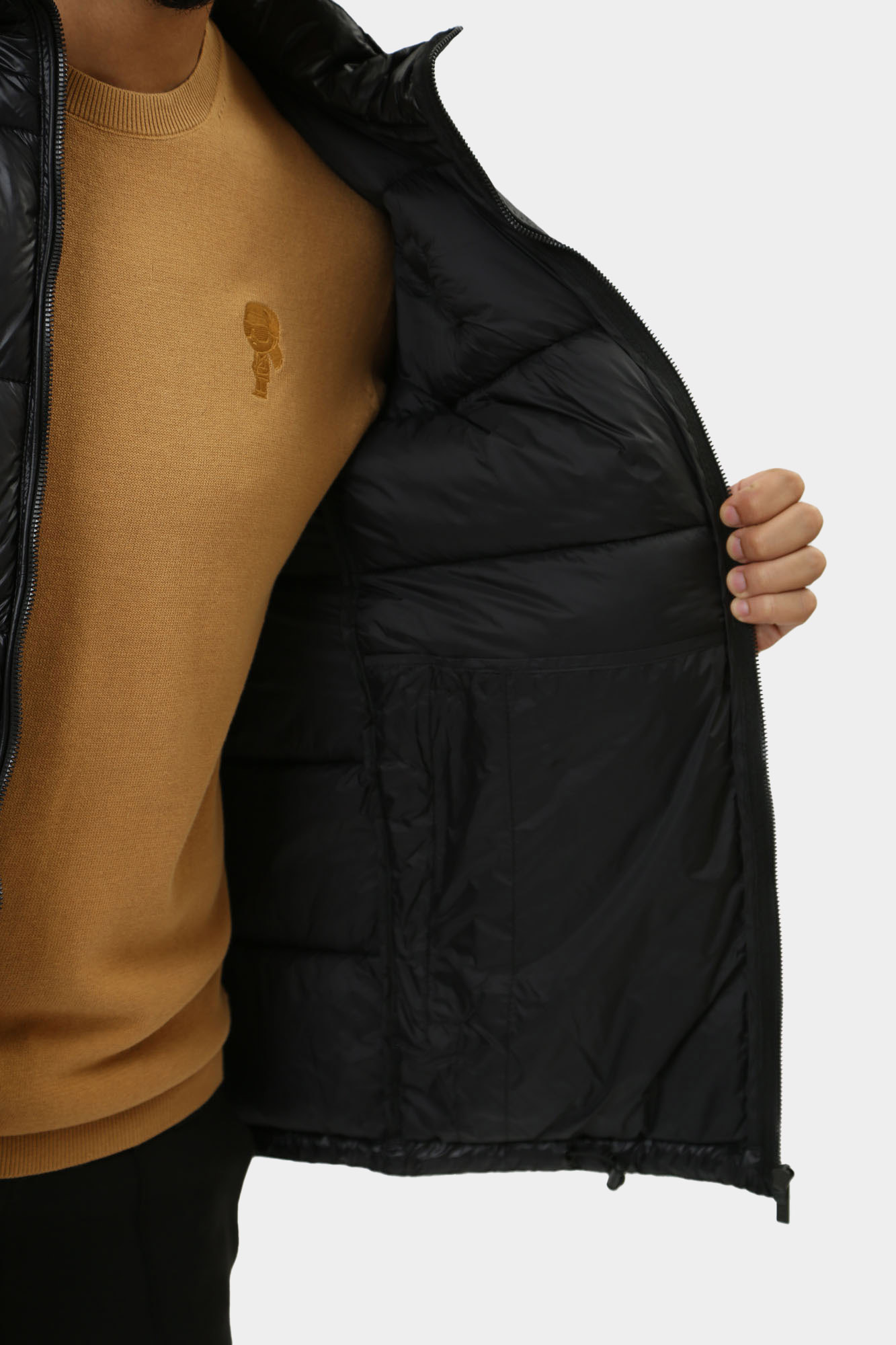 544590_505022 Куртка утепленная Karl Lagerfeld Черный