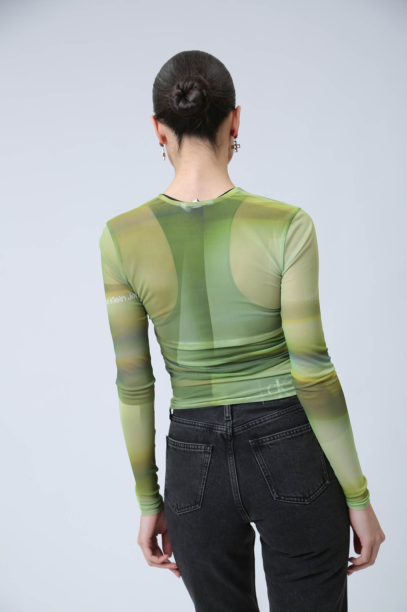 J20J222643 лонгслив calvin klein jeans 