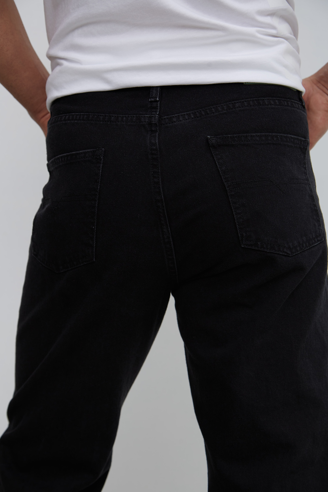 VM-231-33-011 Джинсы Carot  Van Mich Черный