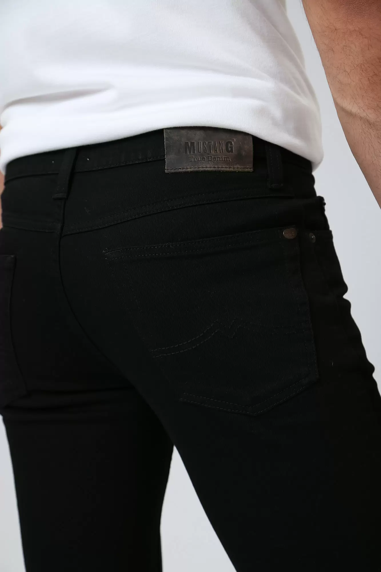 1006741-4000 Джинсы Mustang Черный