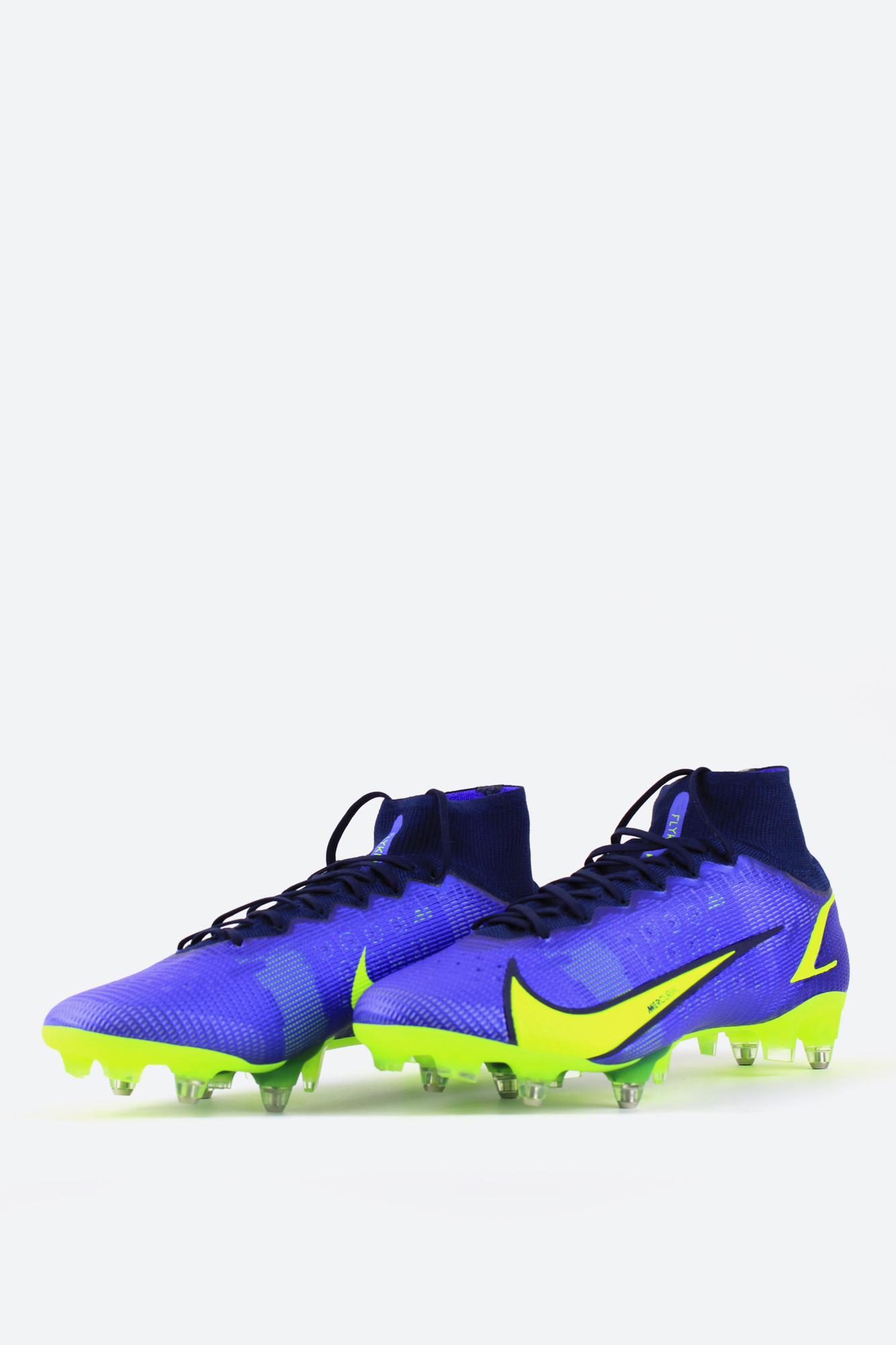 Футбольные бутсы Nike