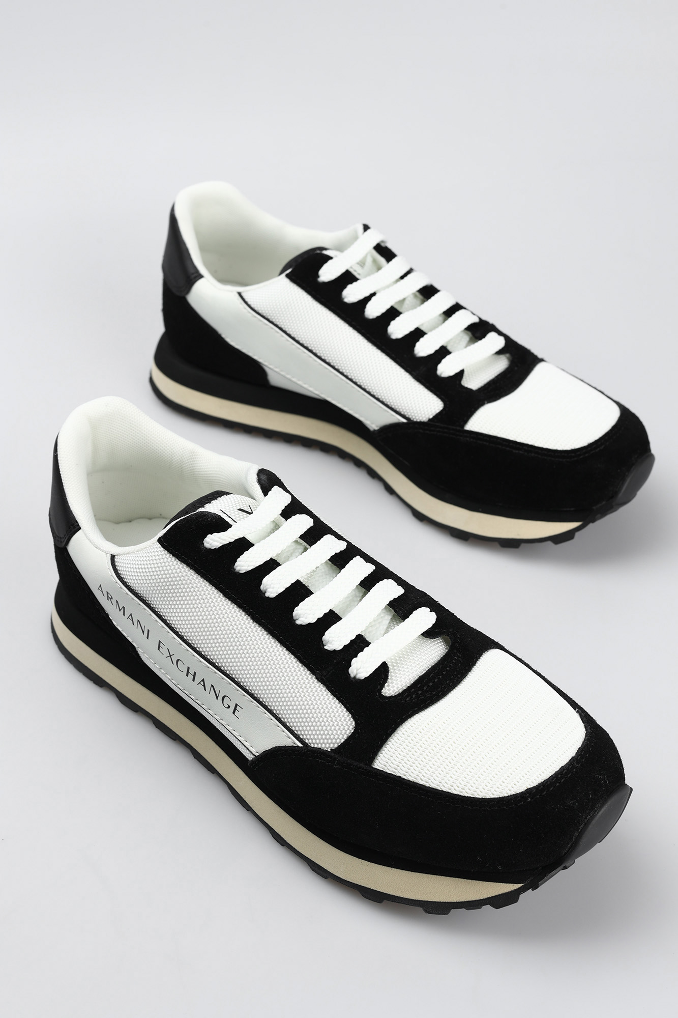 XUX083_XV263 Кроссовки Armani Exchange Белый