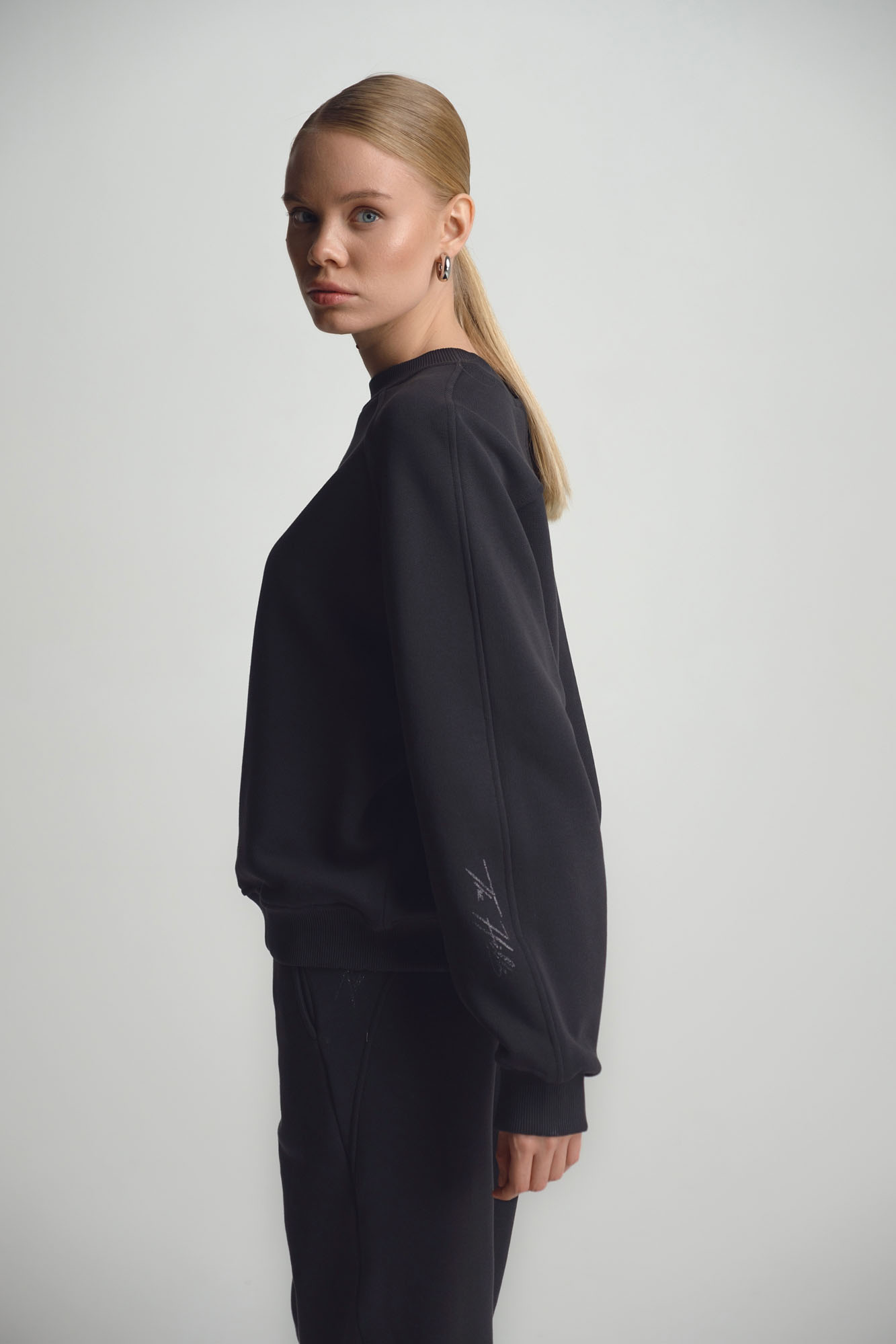 Свитшот The Hills Черный