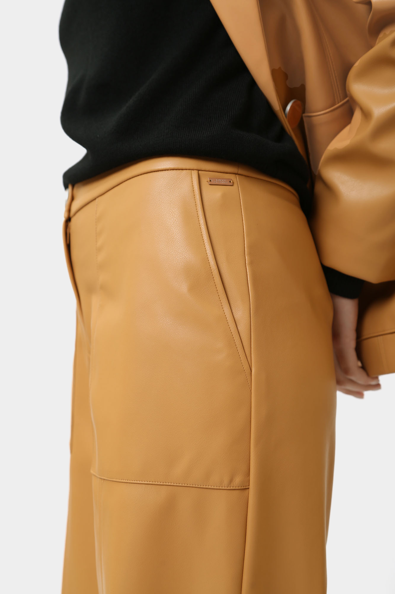 6DYP23_YNNNZ брюки кожаные armani exchange