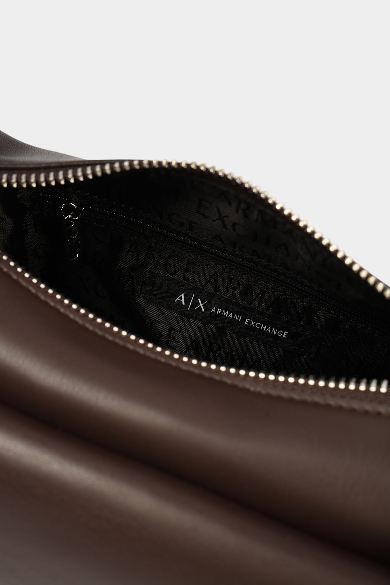 XW000405_AF12589 Сумка Armani Exchange Коричневый