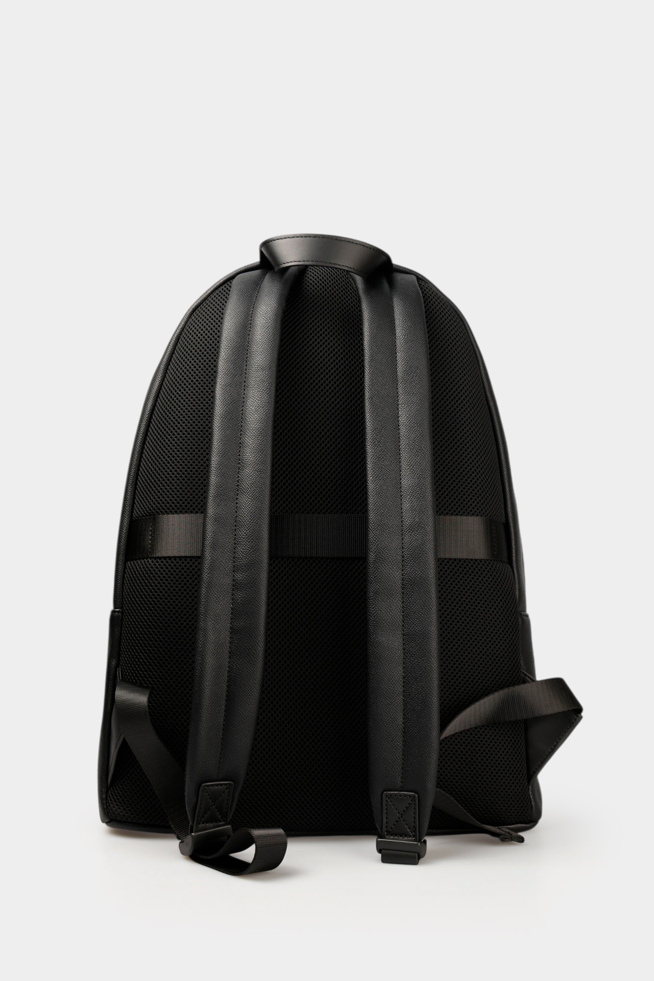 XM002036_AF19931 Рюкзак Armani Exchange Черный