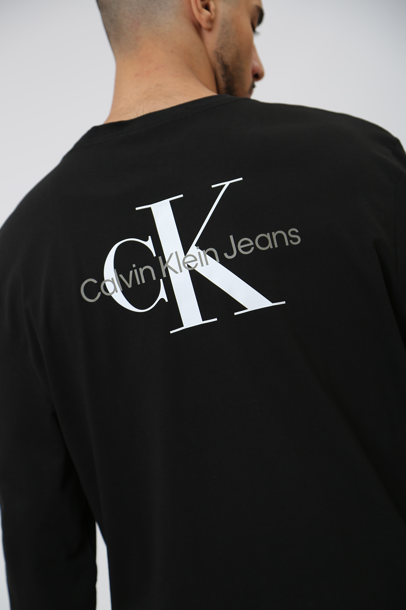 J30J324029 Футболка д/р Calvin Klein Jeans Черный