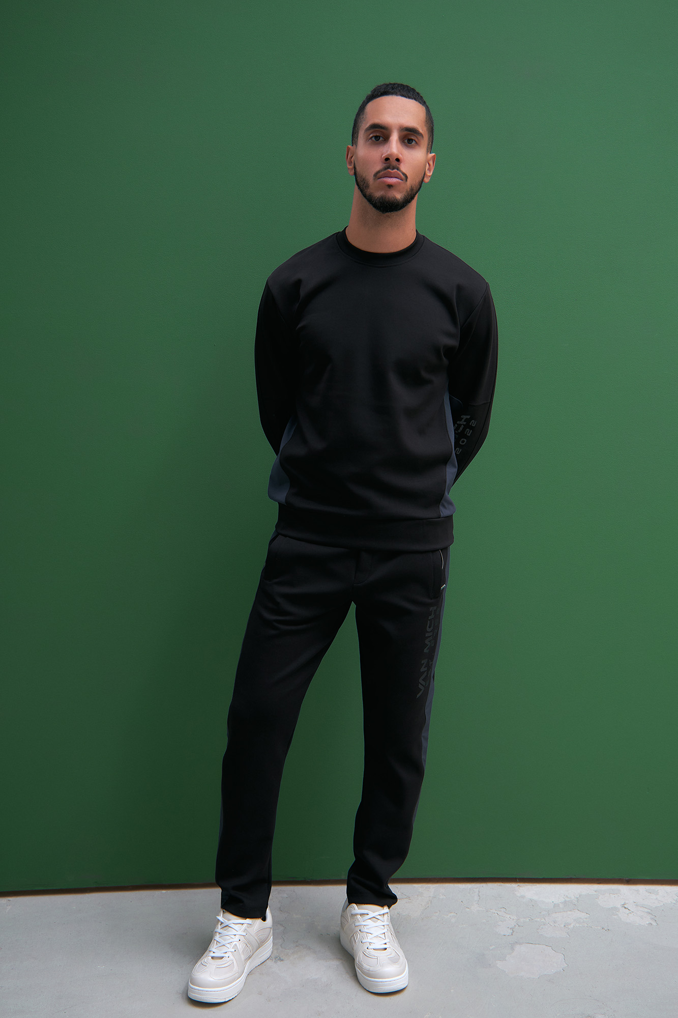 VM-232-20-122 Свитшот Van Mich Черный