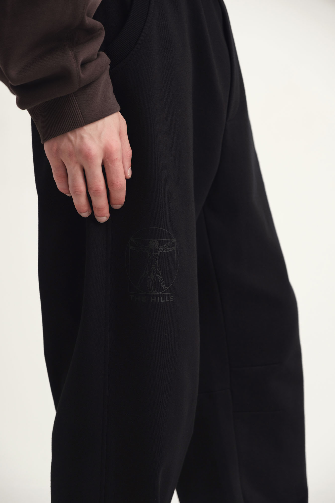 M-242-P-20-0022 Брюки спортивные The Hills Черный