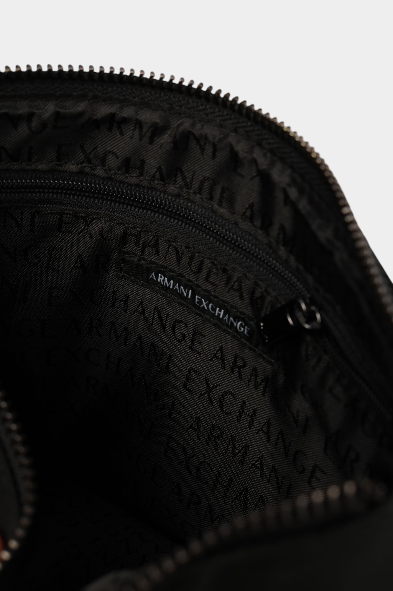 XM001668_AF17306 Сумка Armani Exchange Черный