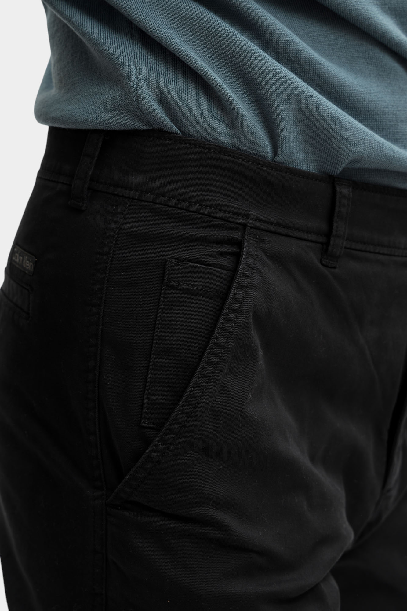 LV040EM628 Брюки чинос Calvin Klein Jeans Черный