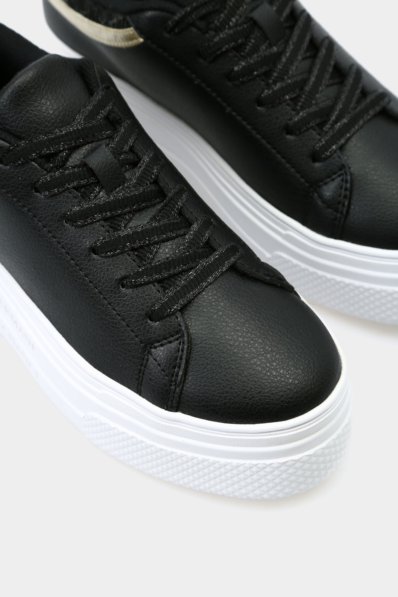 XDX159_XV887_0000 Кроссовки Armani Exchange Черный