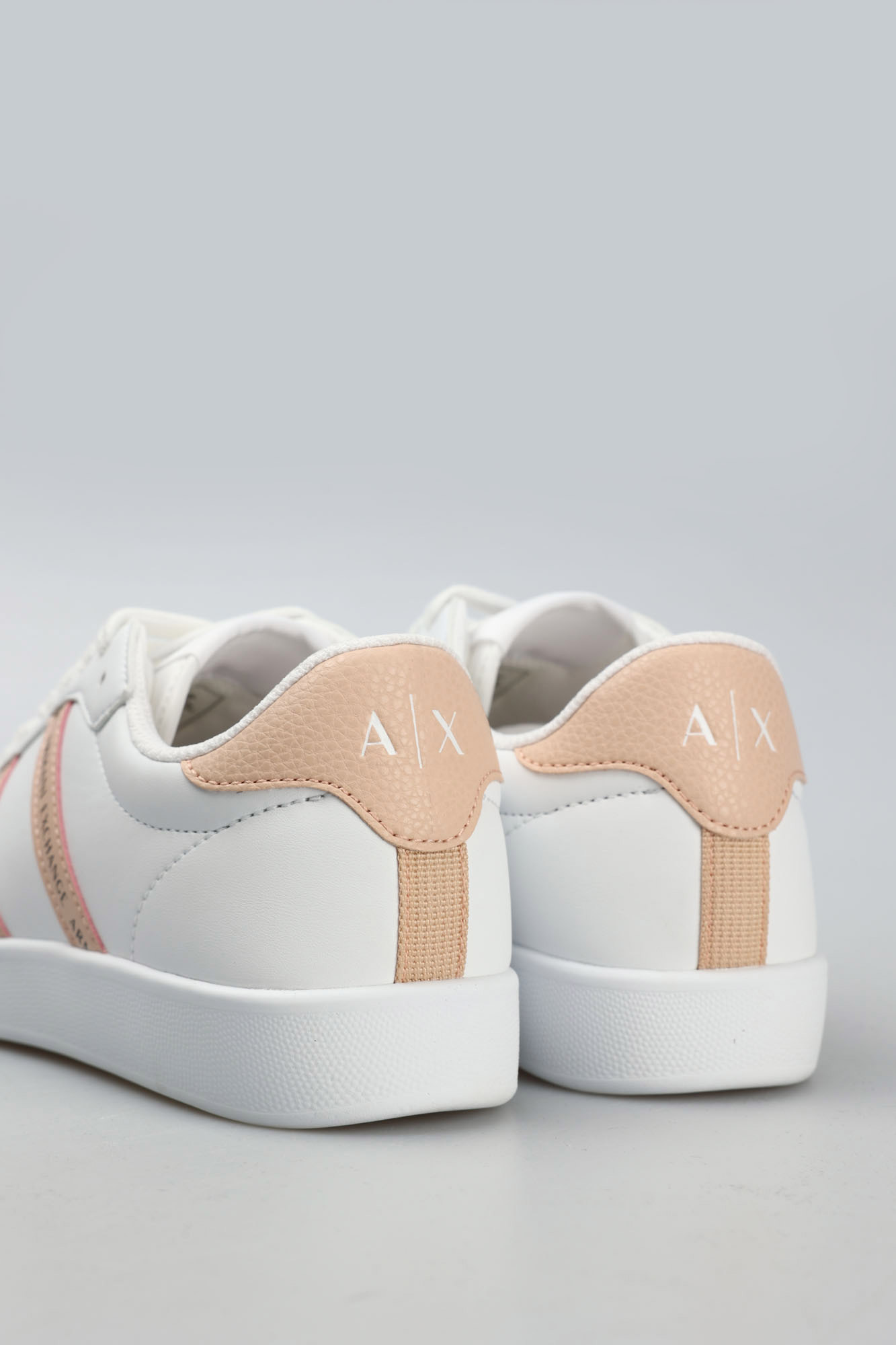 XDX148_XV797 Кеды Armani Exchange Белый