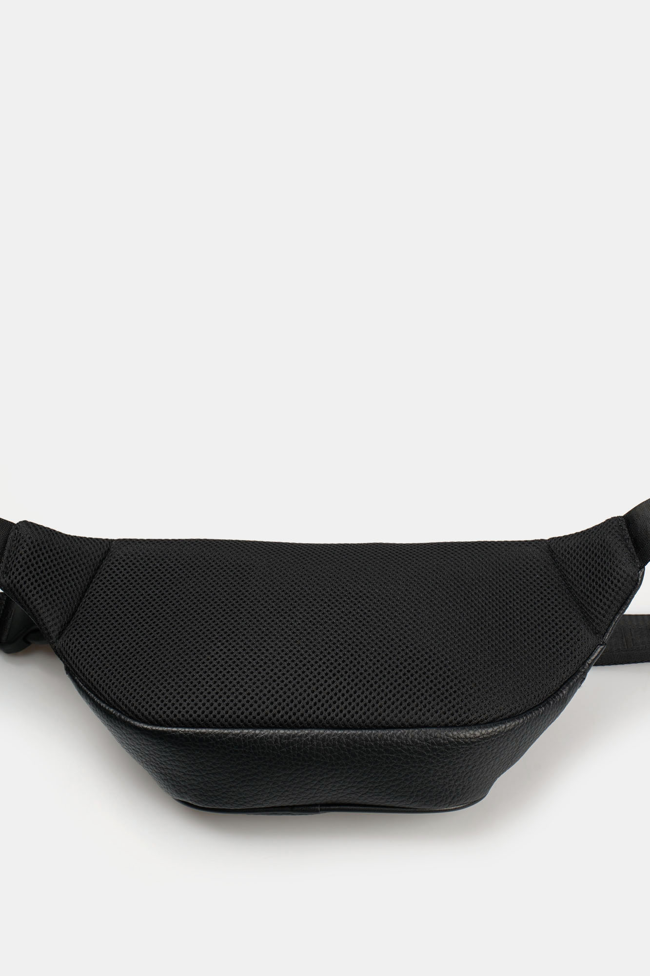 XM000153_AF11931 Сумка на пояс Armani Exchange Черный