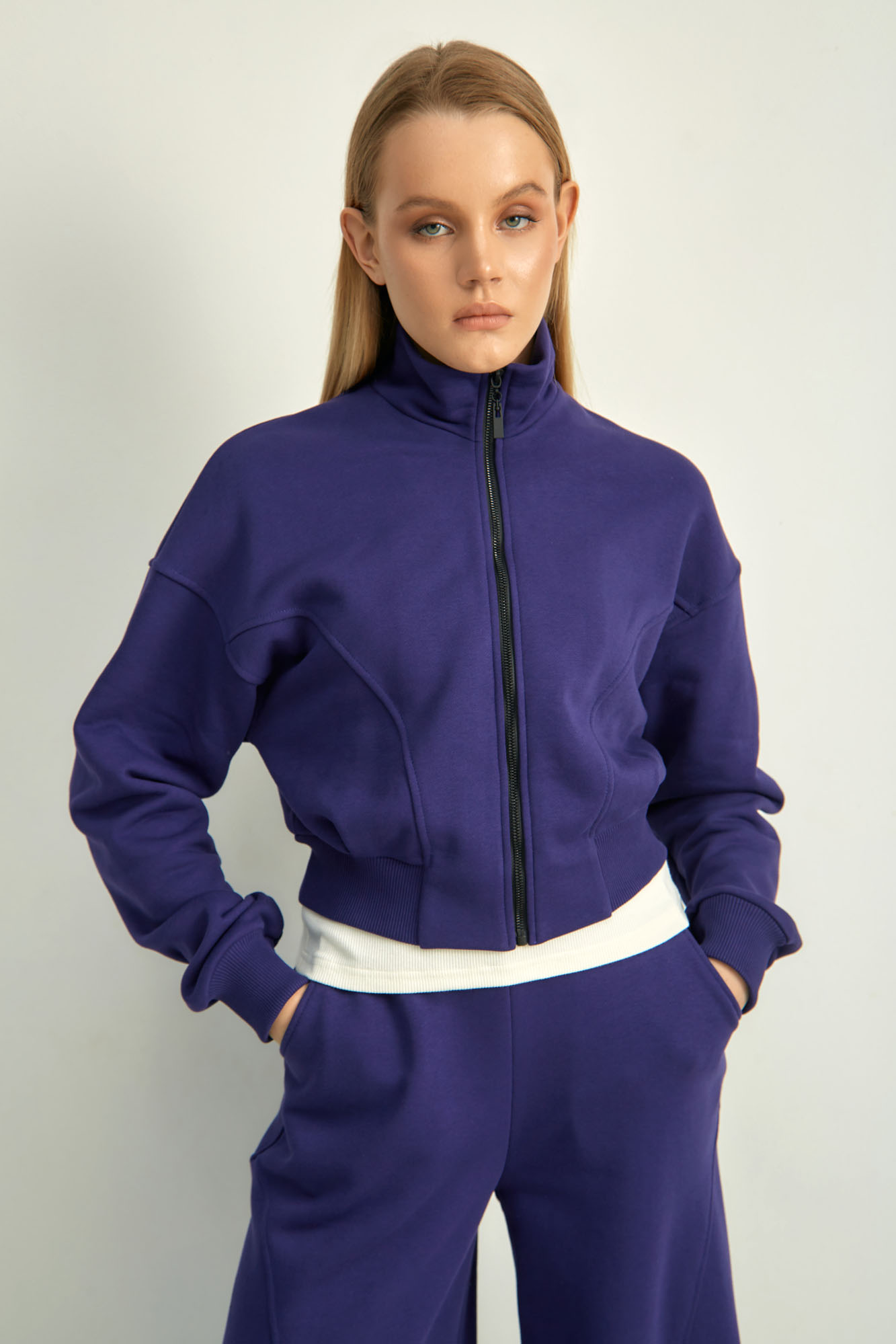 W-241-P-11-0091 тректоп the hills