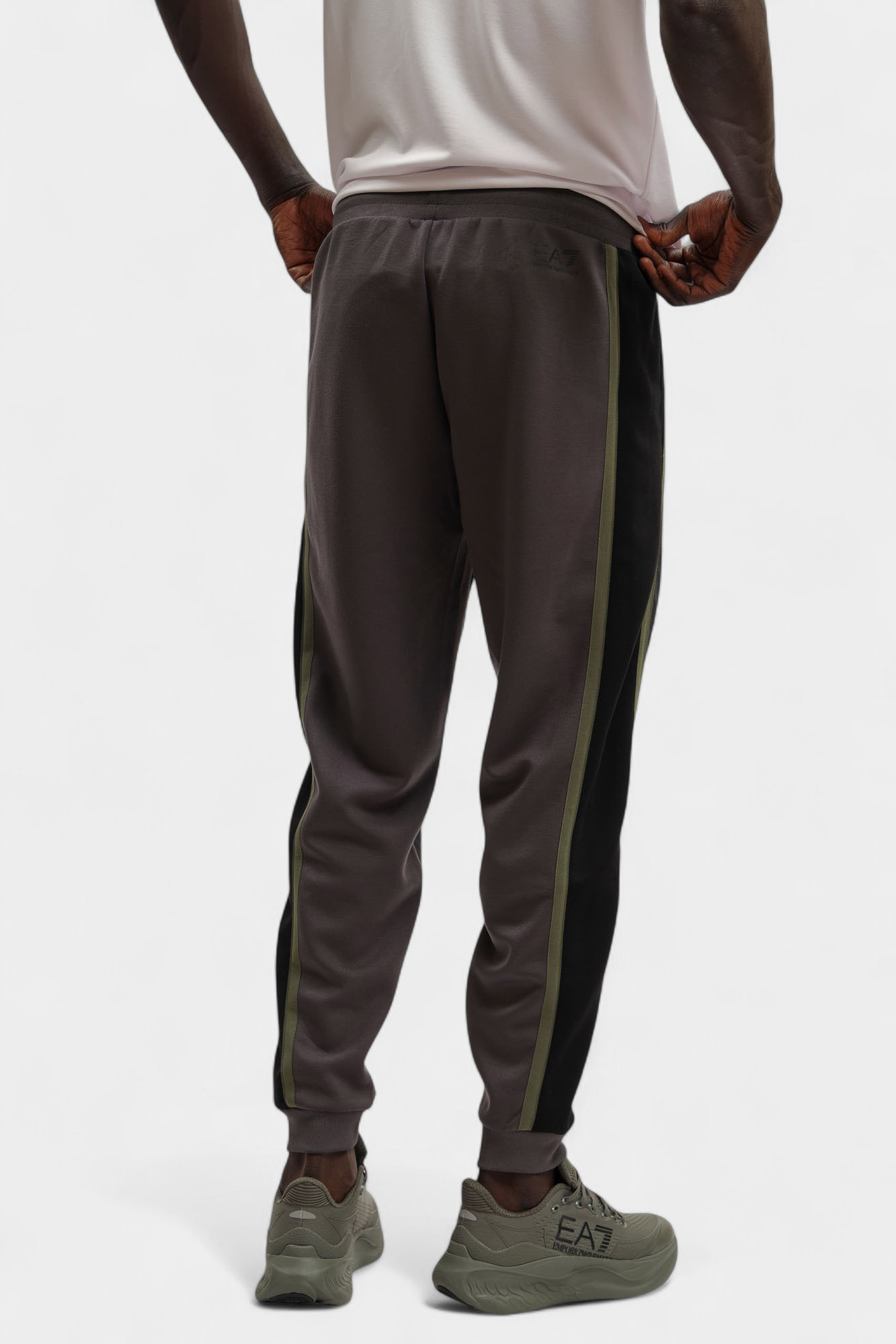 7M000939_AF17003 Брюки спортивные EA7 Серый