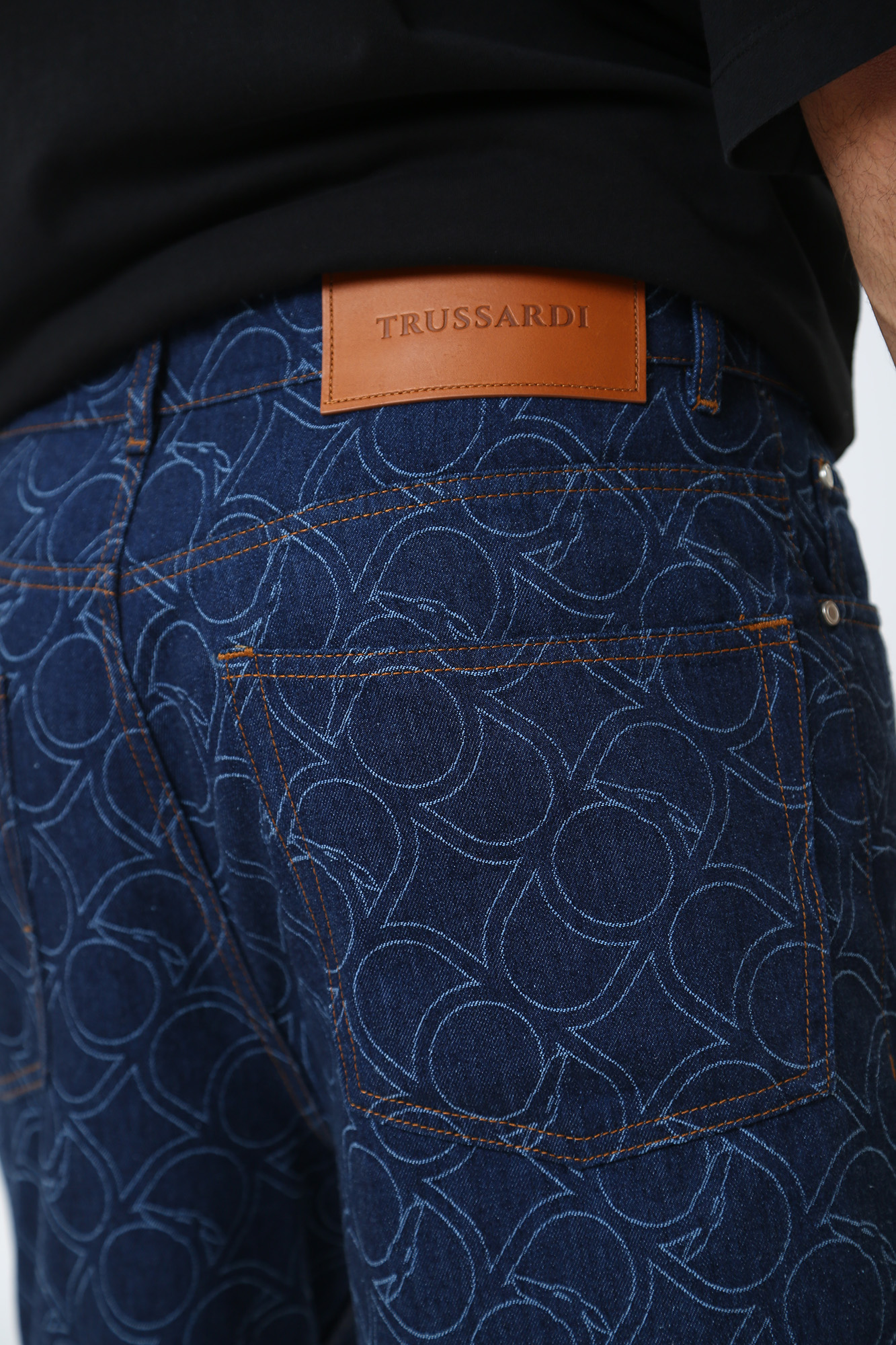 52J00132-1T006358-A-001 Шорты джинсовые Trussardi Синий