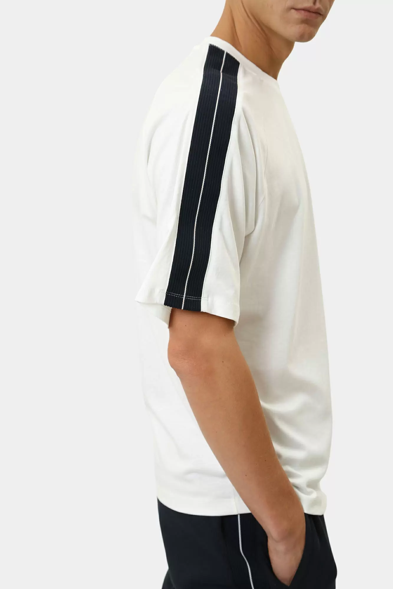 6DZTJE_ZJ9JZ Футболка Armani Exchange Белый