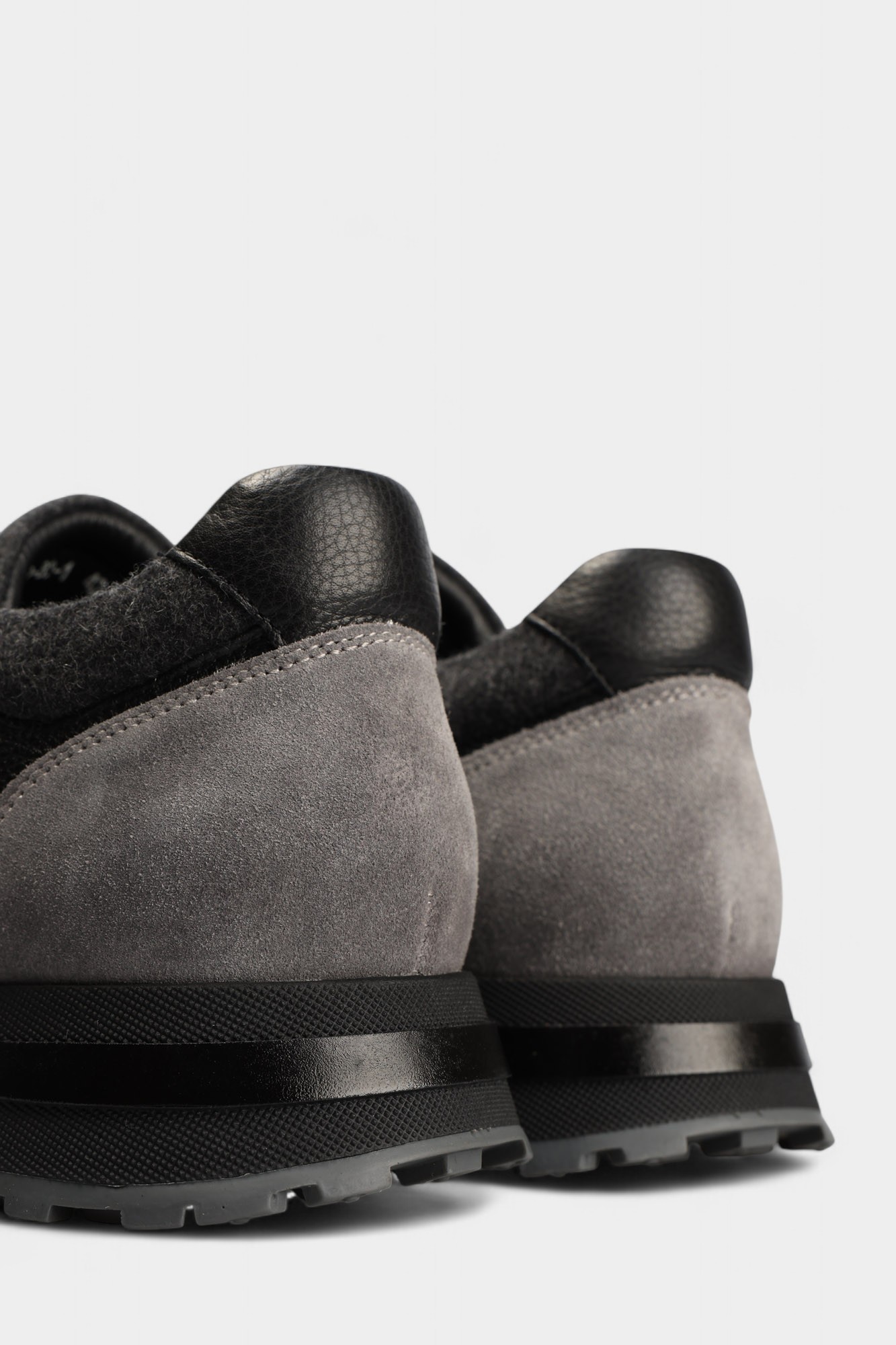 V560-82 Кроссовки Graciana Серый